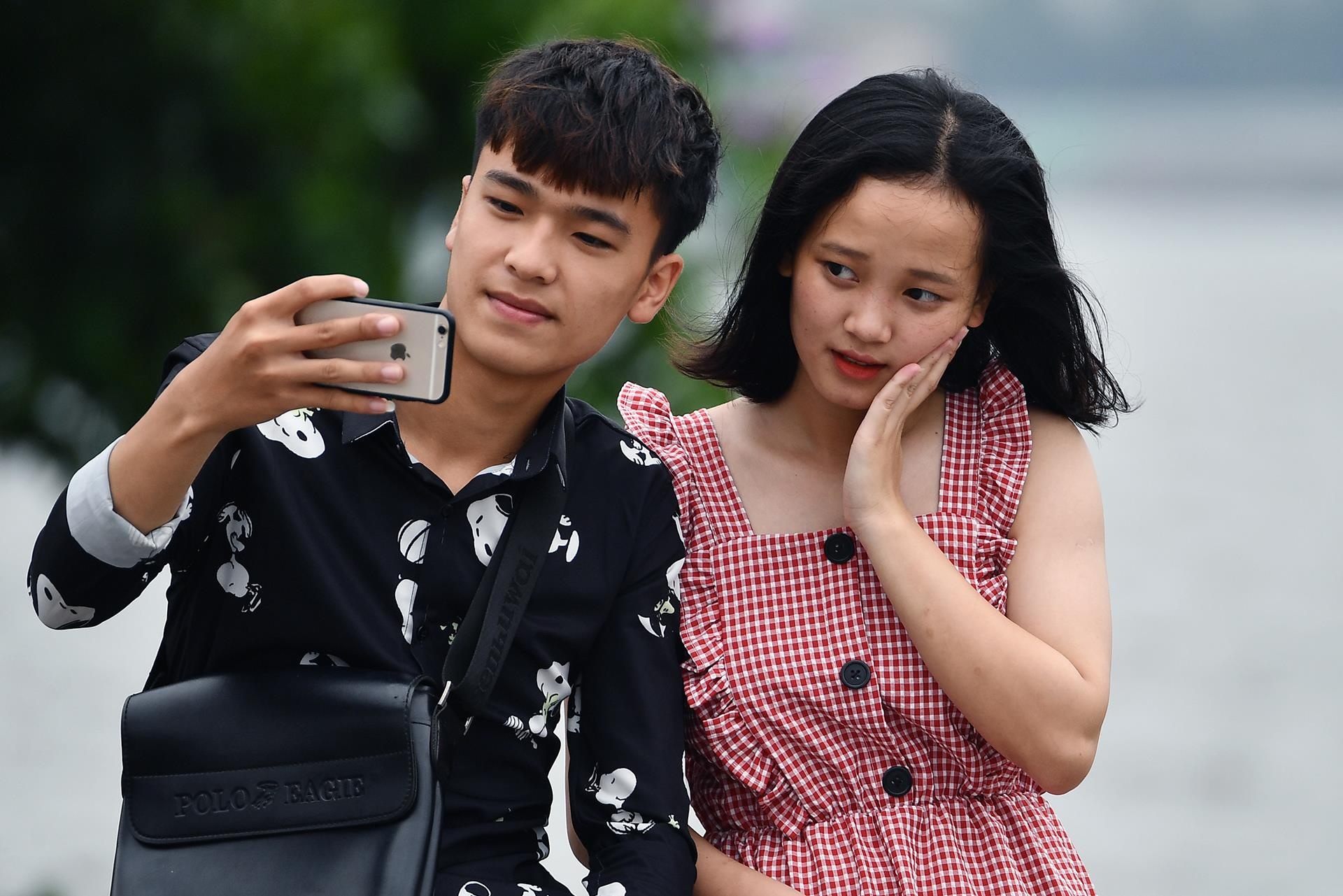 Pho phuong Ha Noi lang man ngay nghi le hinh anh