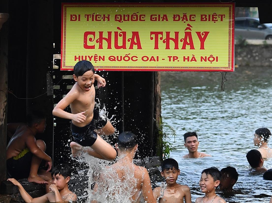 Giai nhiet ngay nang nong 38 do C o di tich quoc gia dac biet hinh anh