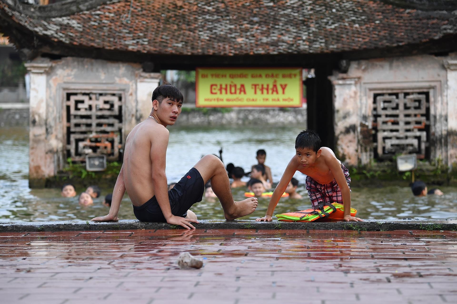 nang nong tre em vung vay o ao lang anh 12