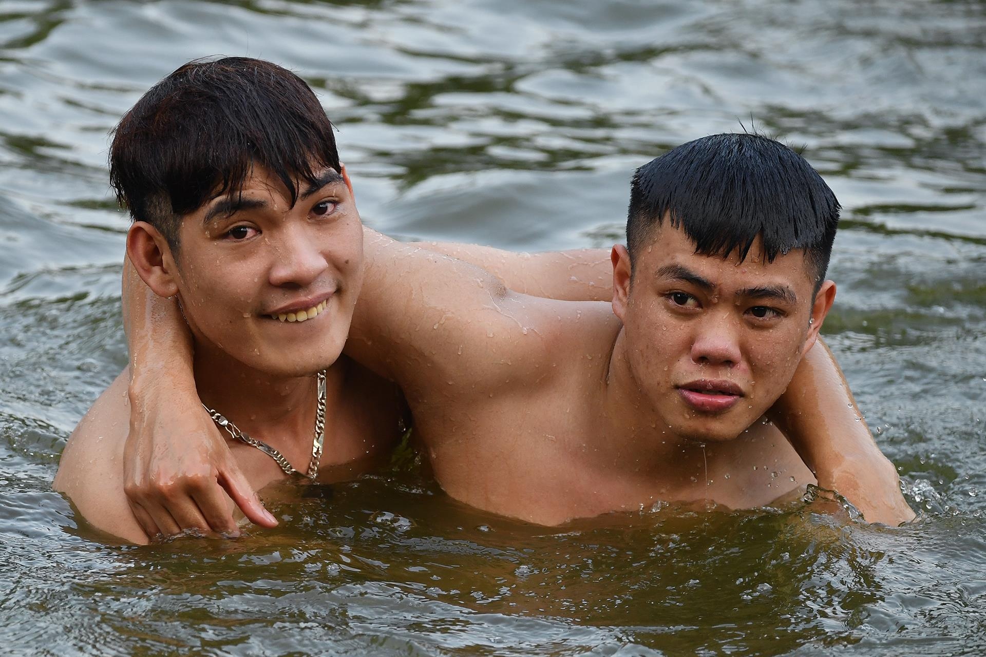 nang nong tre em vung vay o ao lang anh 4