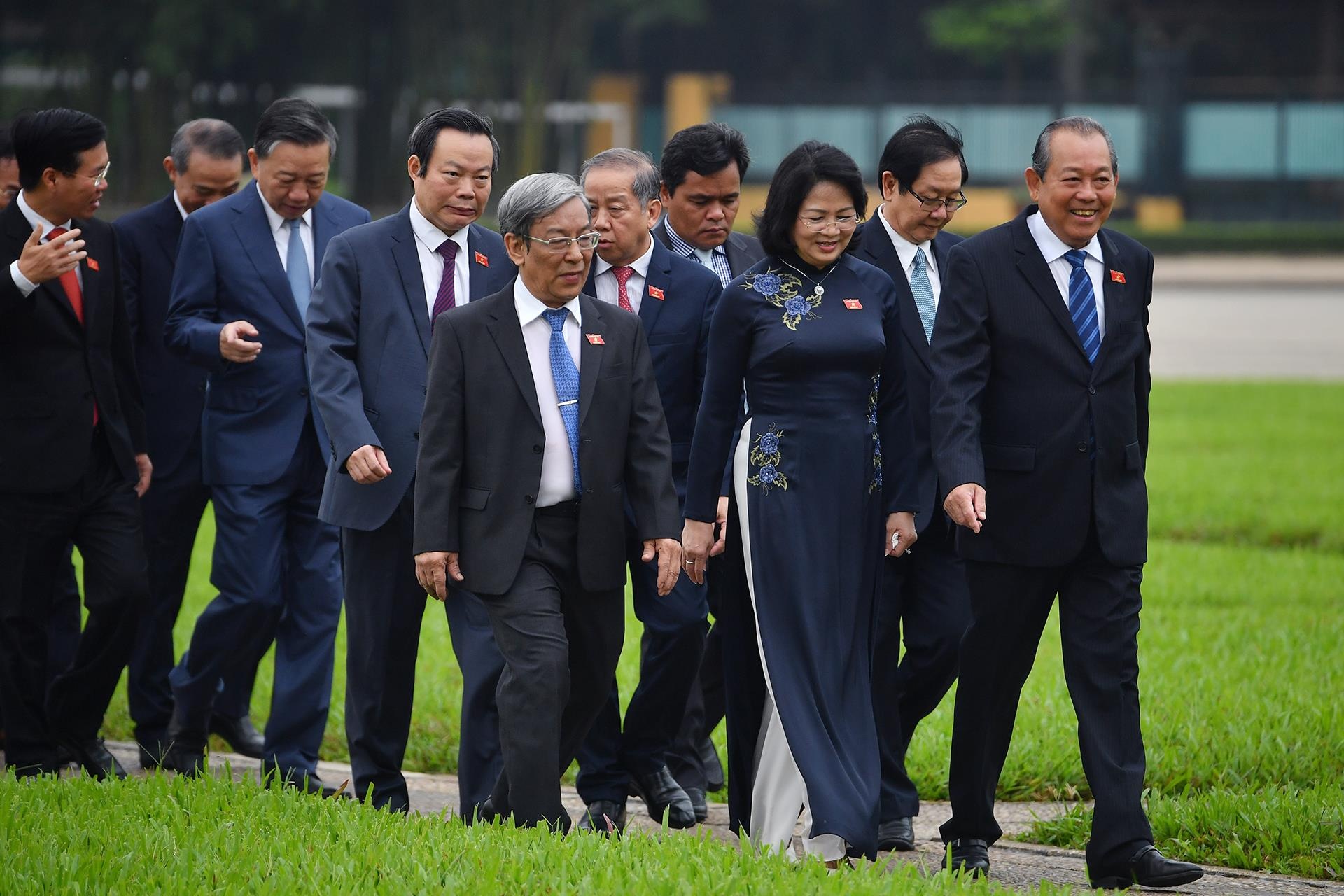 dai bieu Quoc hoi vieng lang Chu tich Ho Chi Minh anh 9