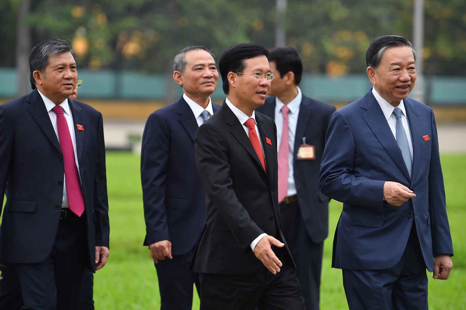 dai bieu Quoc hoi vieng lang Chu tich Ho Chi Minh anh 10