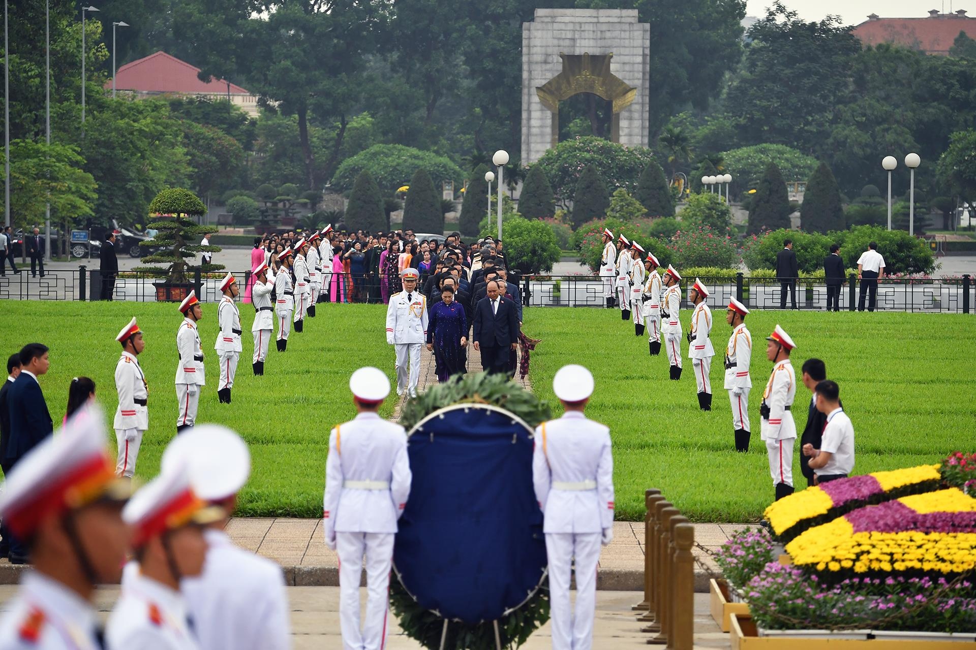 dai bieu Quoc hoi vieng lang Chu tich Ho Chi Minh anh 3