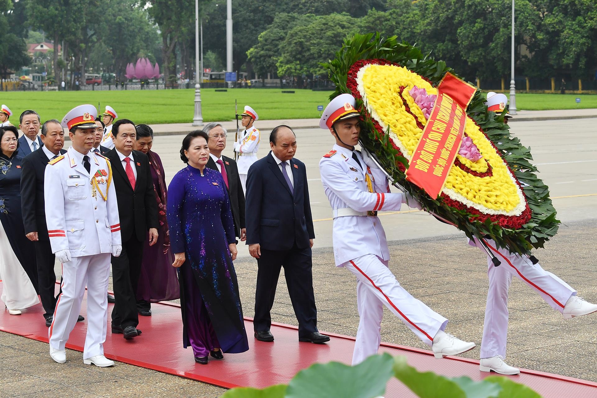 dai bieu Quoc hoi vieng lang Chu tich Ho Chi Minh anh 4