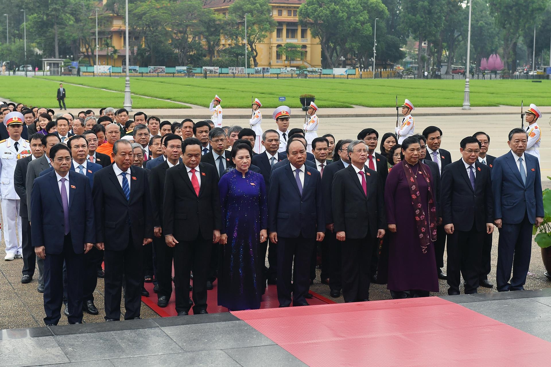 dai bieu Quoc hoi vieng lang Chu tich Ho Chi Minh anh 5