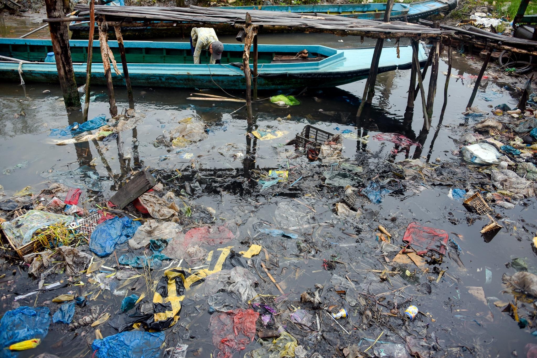 rac thai khap ca nuoc anh 2