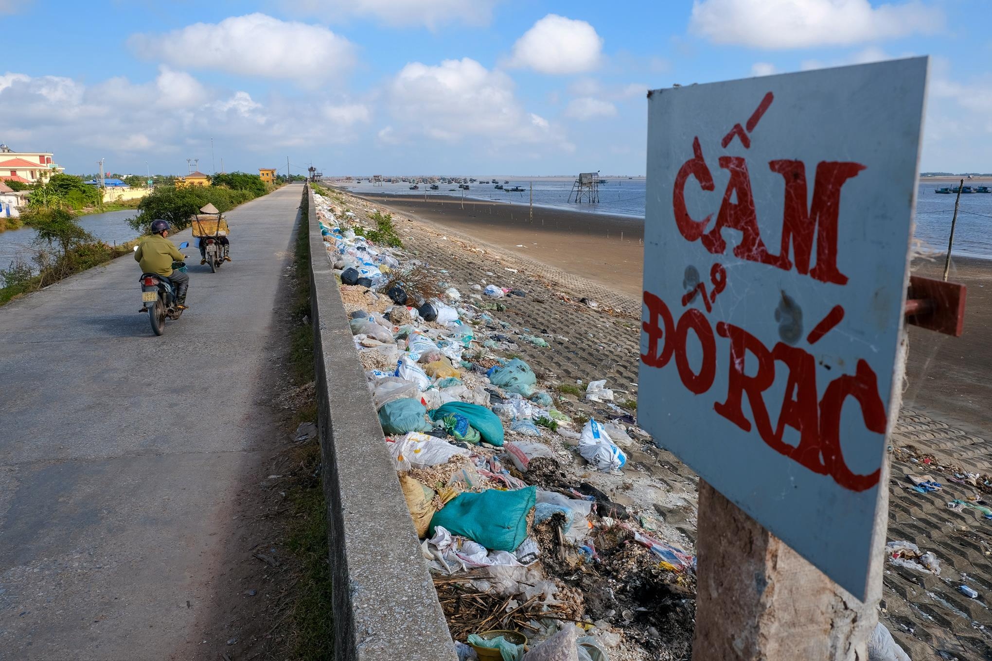 rac thai khap ca nuoc anh 5