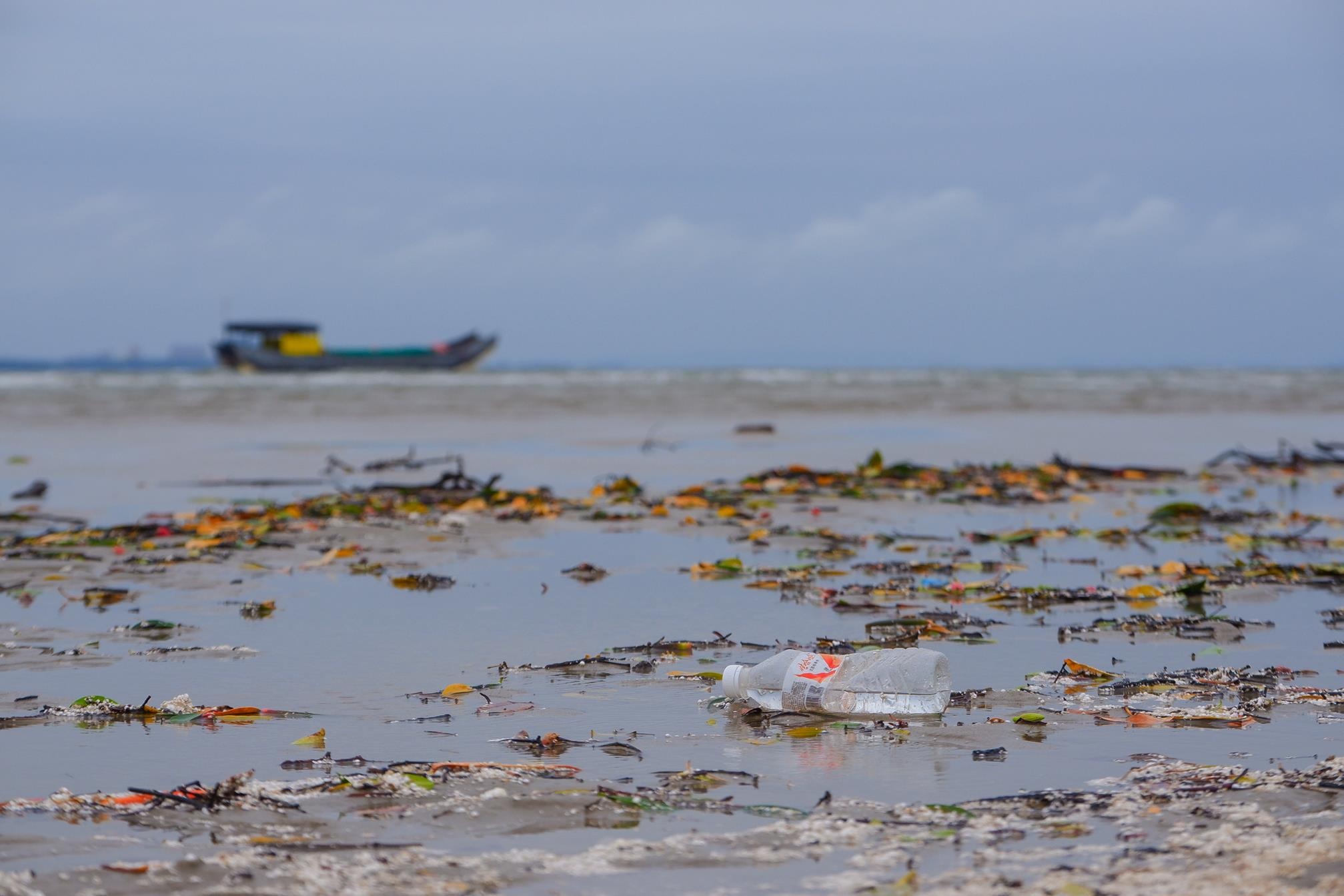 rac thai khap ca nuoc anh 9