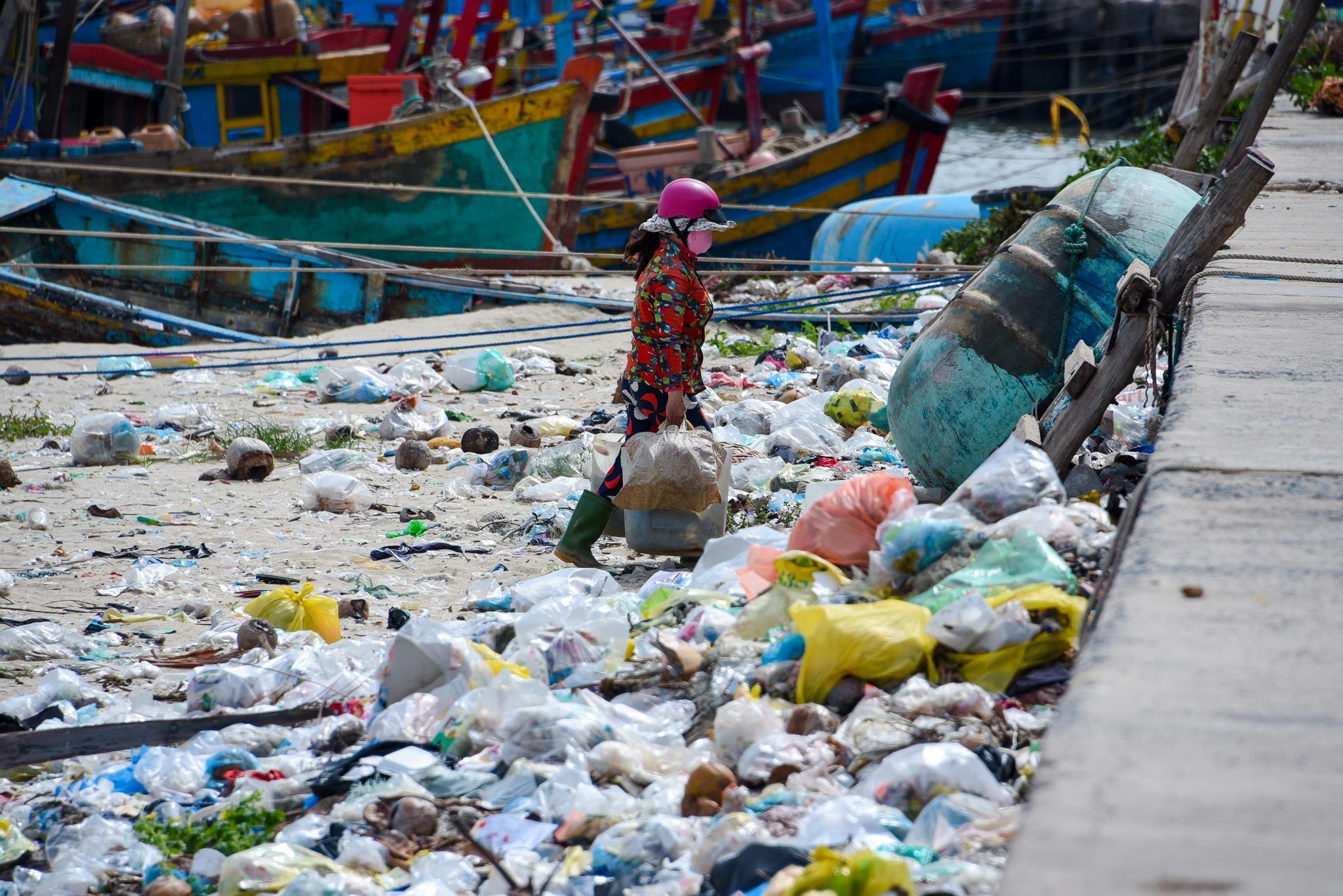 rac thai khap ca nuoc anh 1