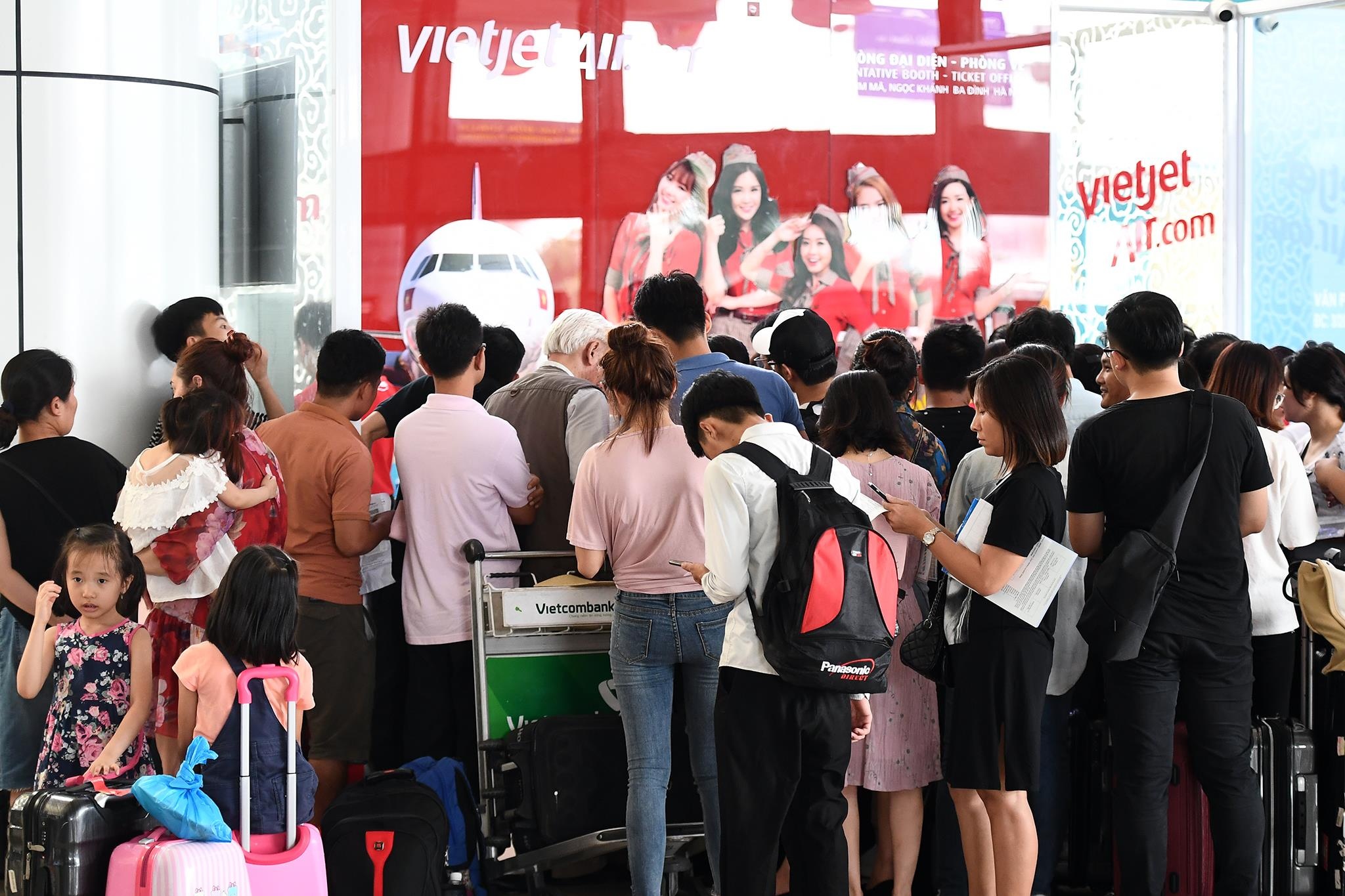 san bay Noi Bai qua tai vi Vietjet delay phi cong dinh cong anh 2