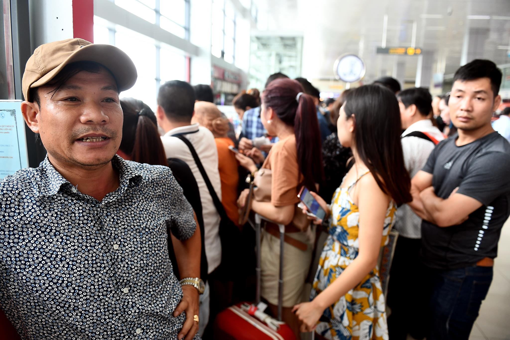 san bay Noi Bai qua tai vi Vietjet delay phi cong dinh cong anh 4