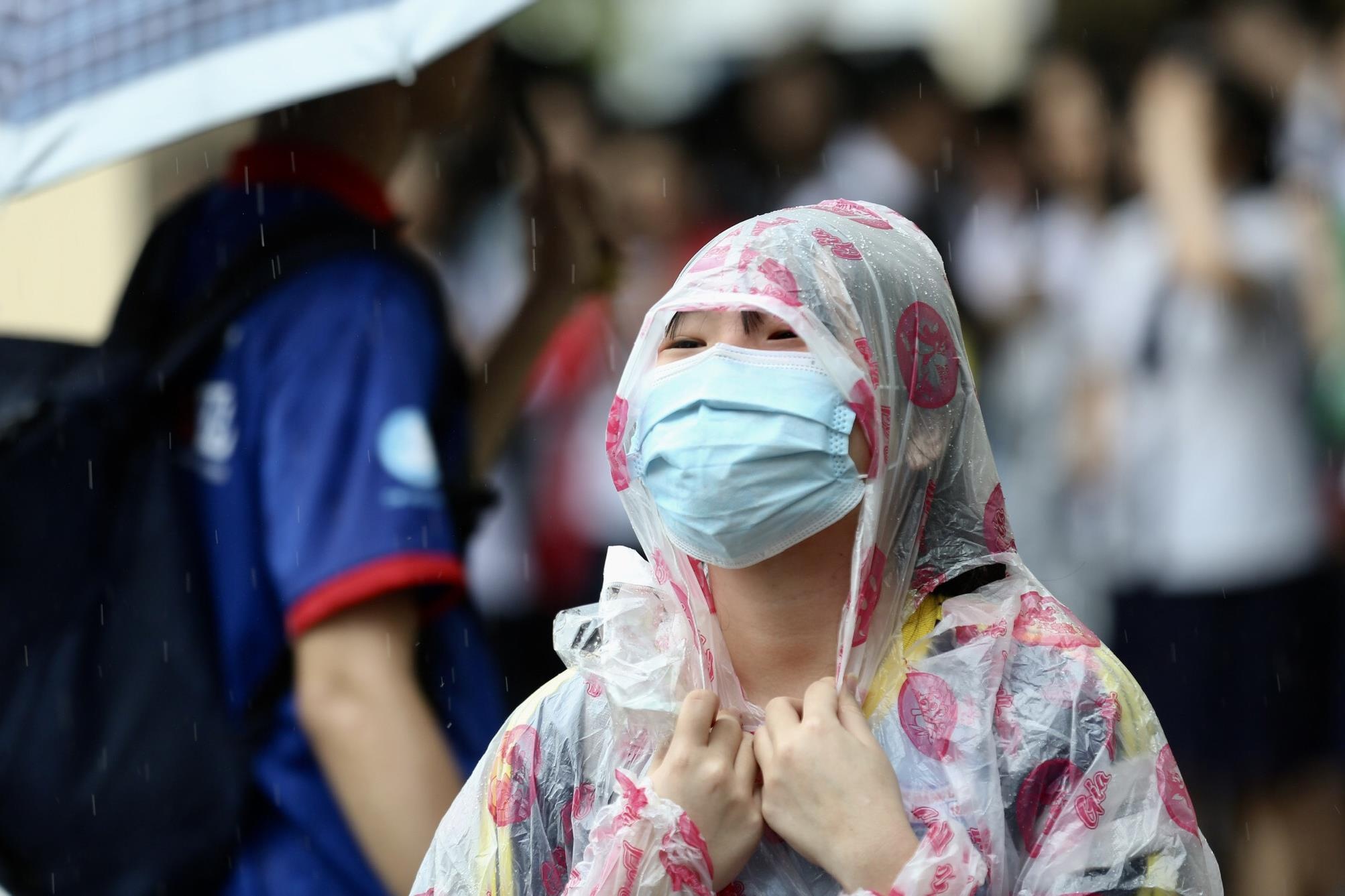 Si tu Sai Gon doi mua lam thu tuc thi THPT quoc gia 2019 hinh anh