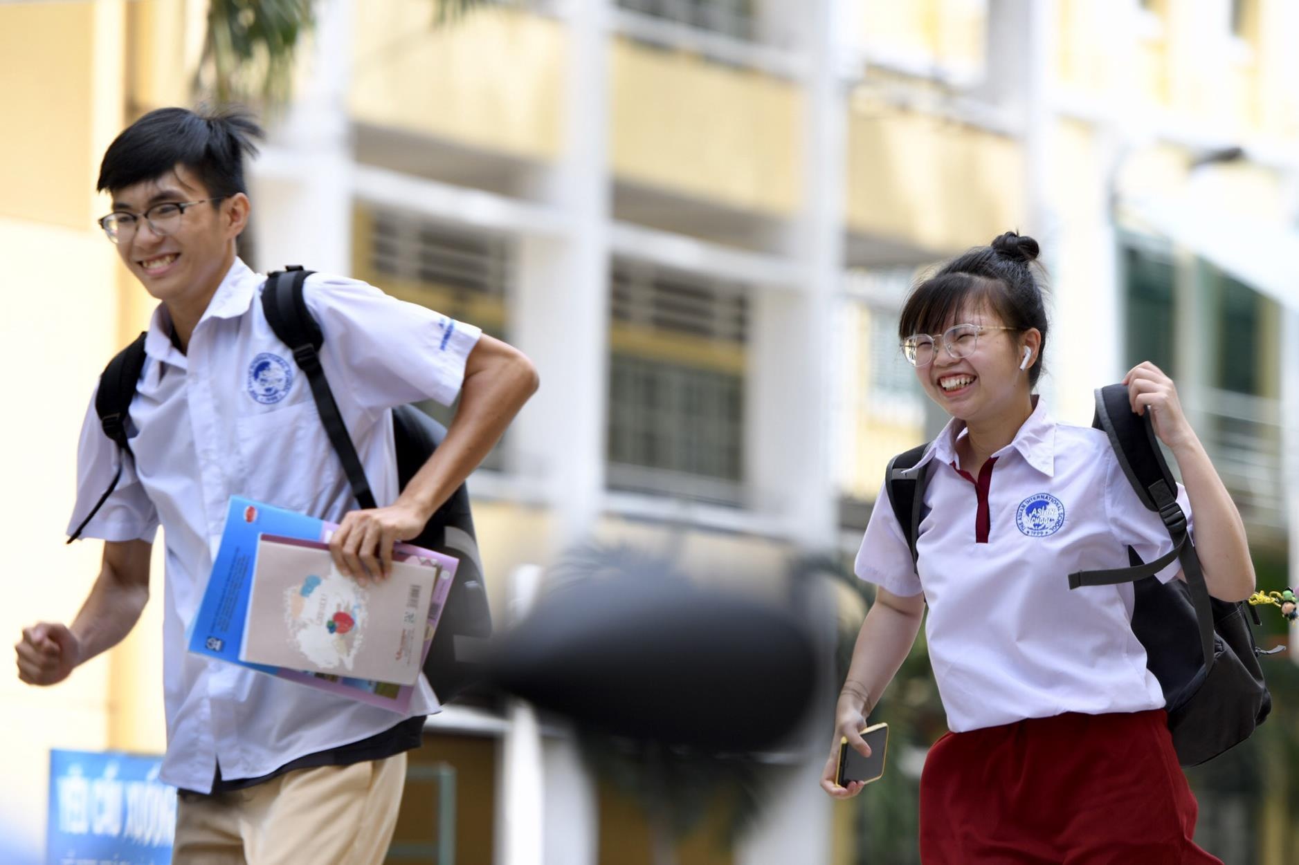 Thi sinh an mung nhu gianh chien thang sau cuoc 'vuot vu mon' hinh anh