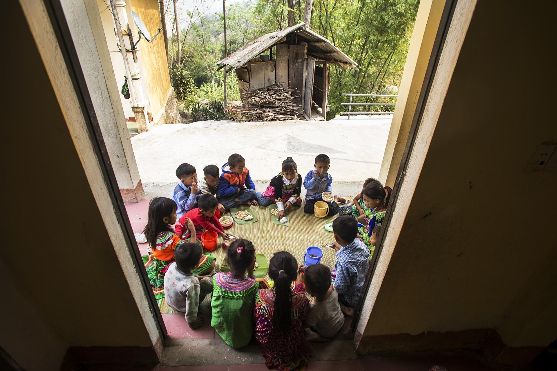 tre hoc chu o vung cao anh 23