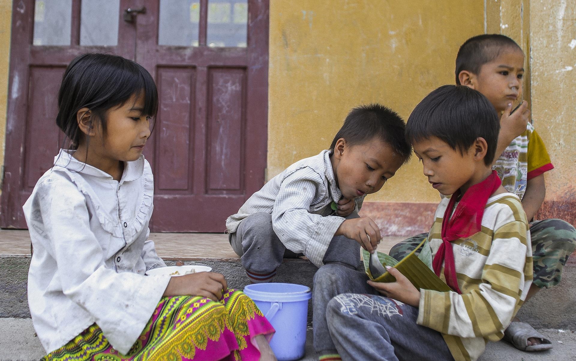 tre hoc chu o vung cao anh 24