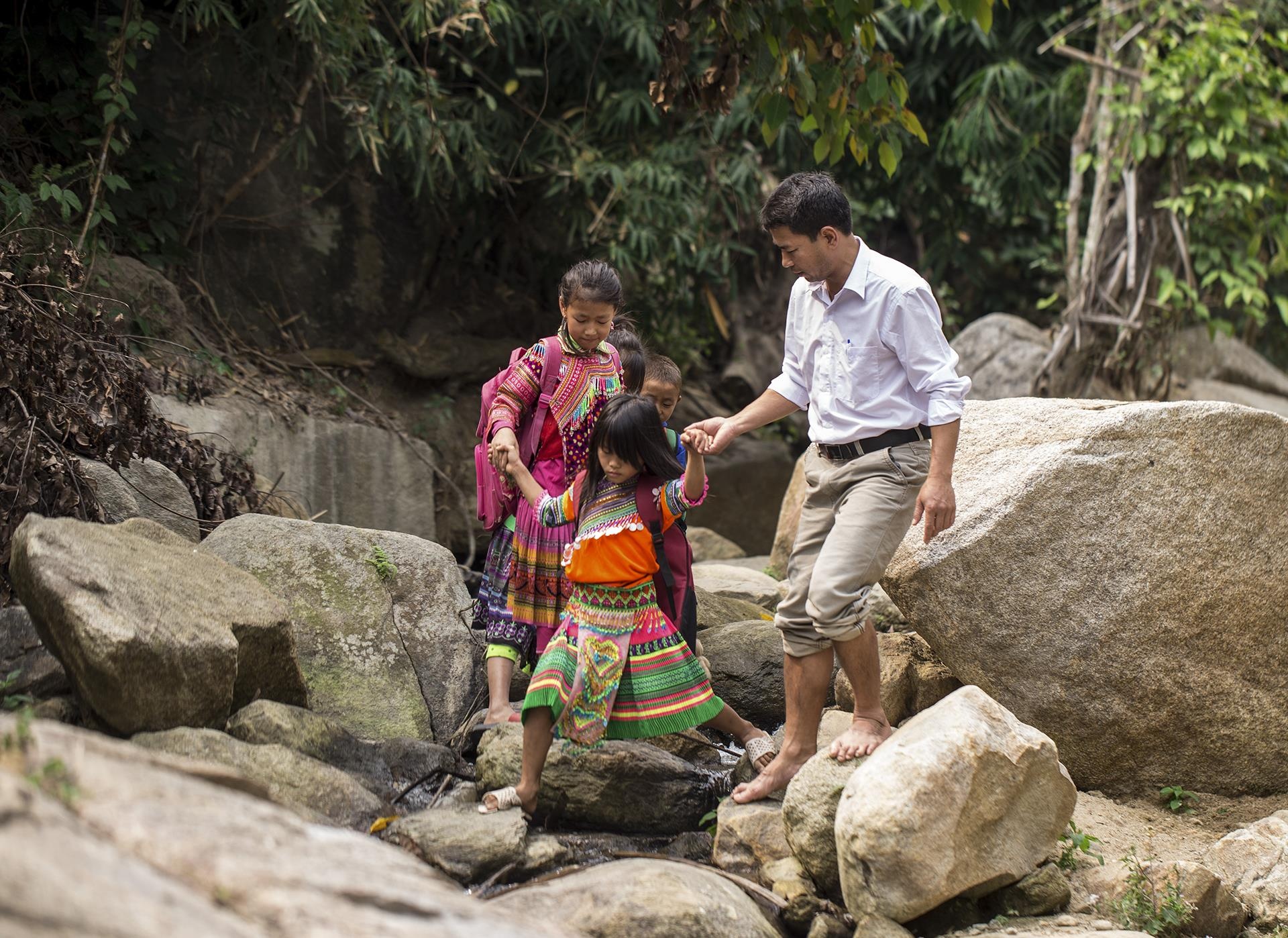 tre hoc chu o vung cao anh 27