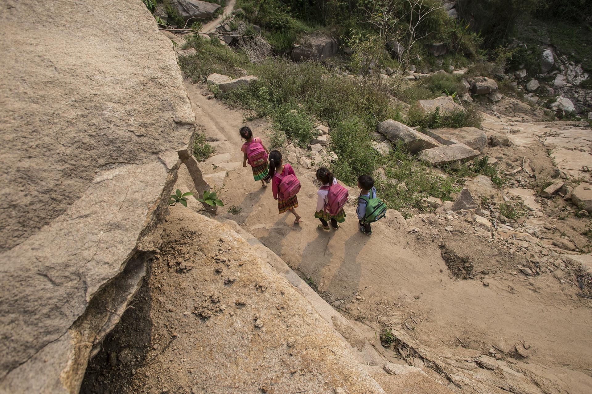 tre hoc chu o vung cao anh 4