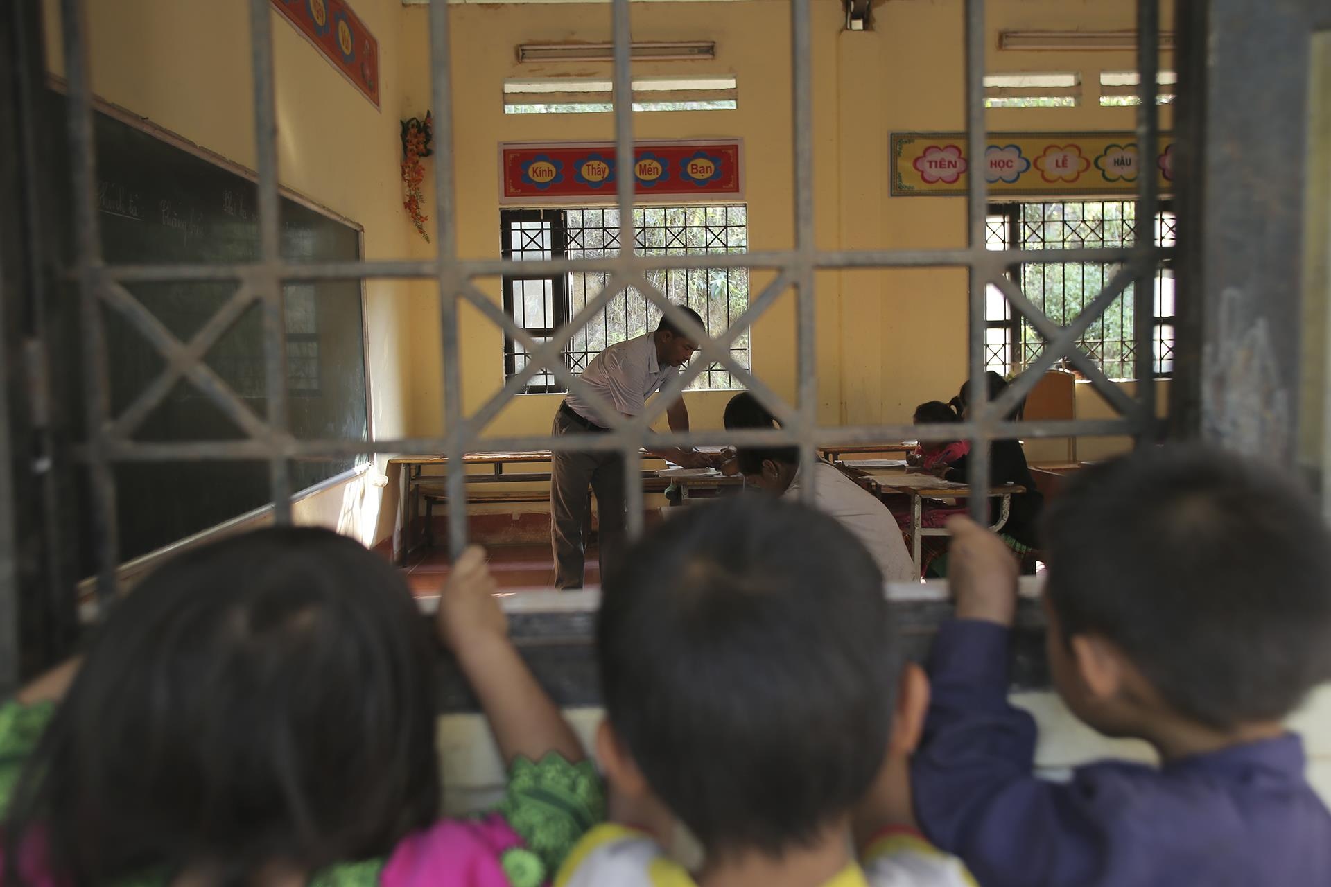 tre hoc chu o vung cao anh 13