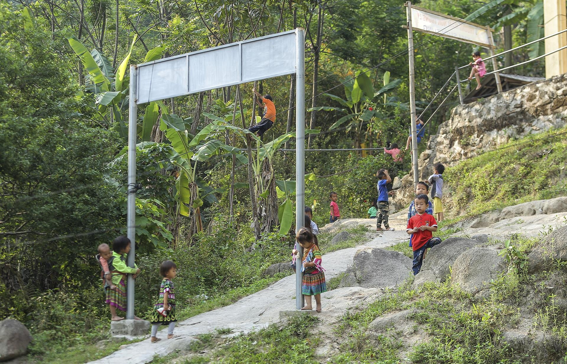 tre hoc chu o vung cao anh 14