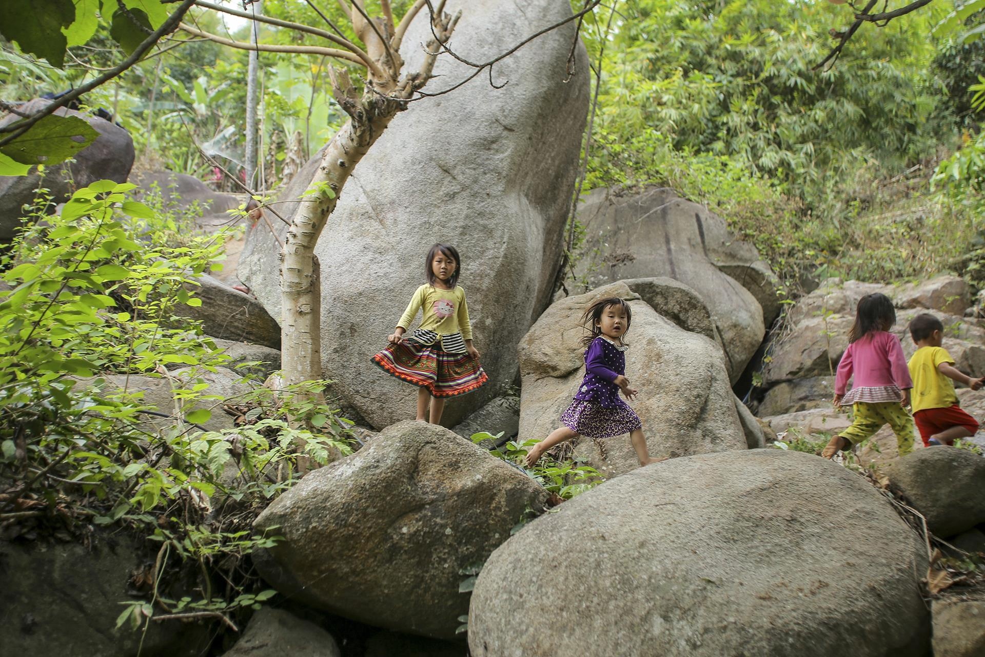 tre hoc chu o vung cao anh 15