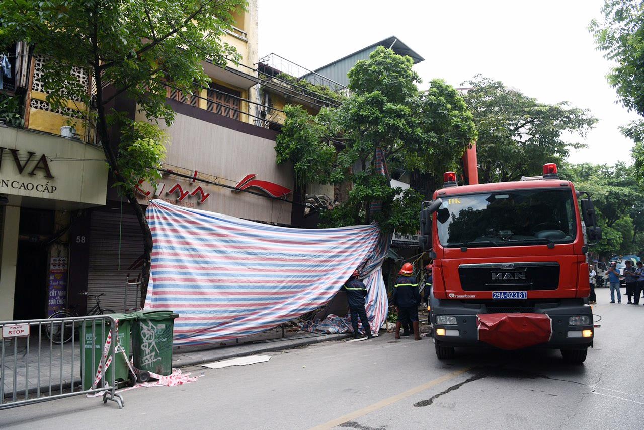 hiện trường vụ sập nhà ở Hàng Bông ảnh 4 hien truong vu sap nha o Hang Bong anh 4