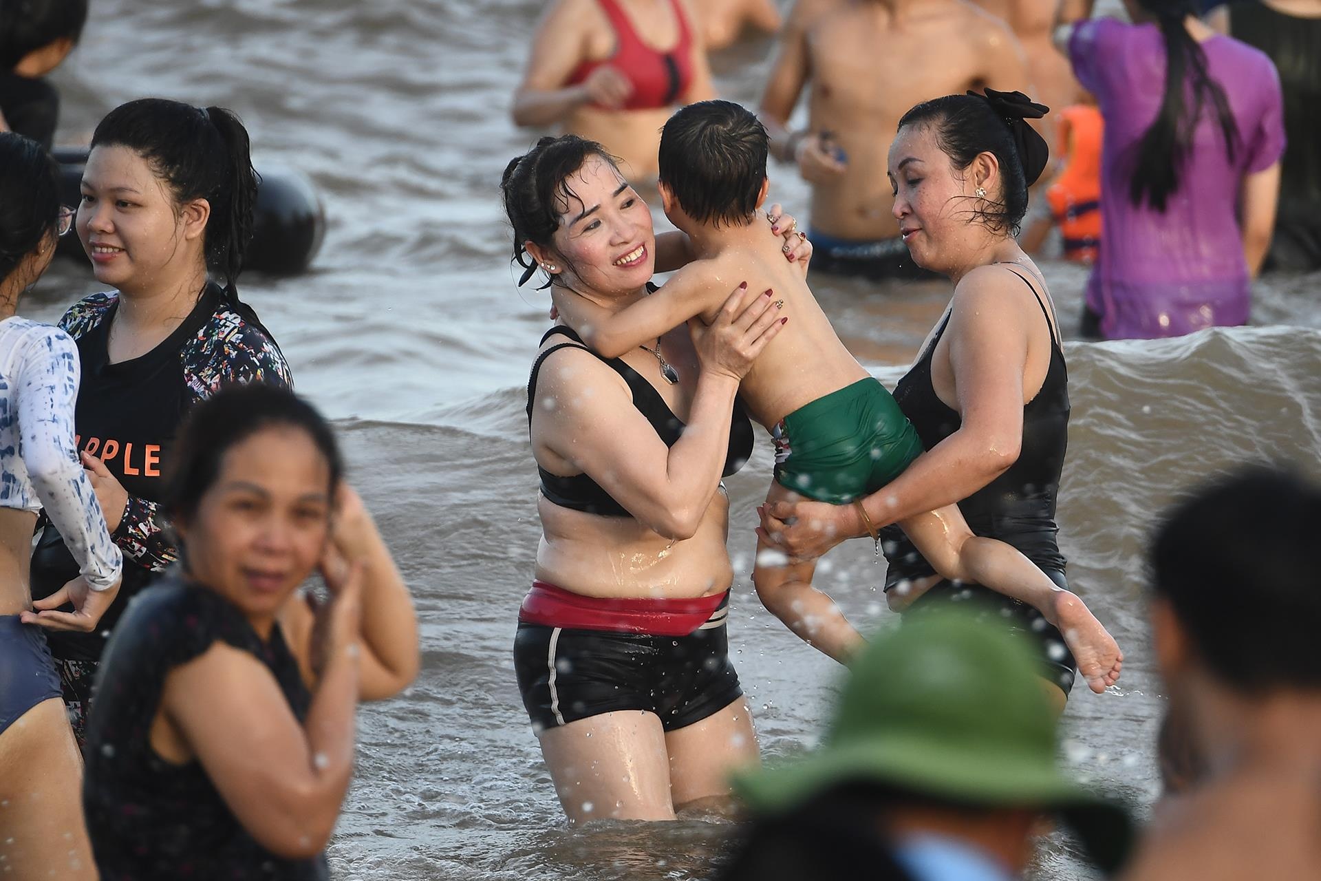 bien Sam Son dong nghet nguoi anh 7