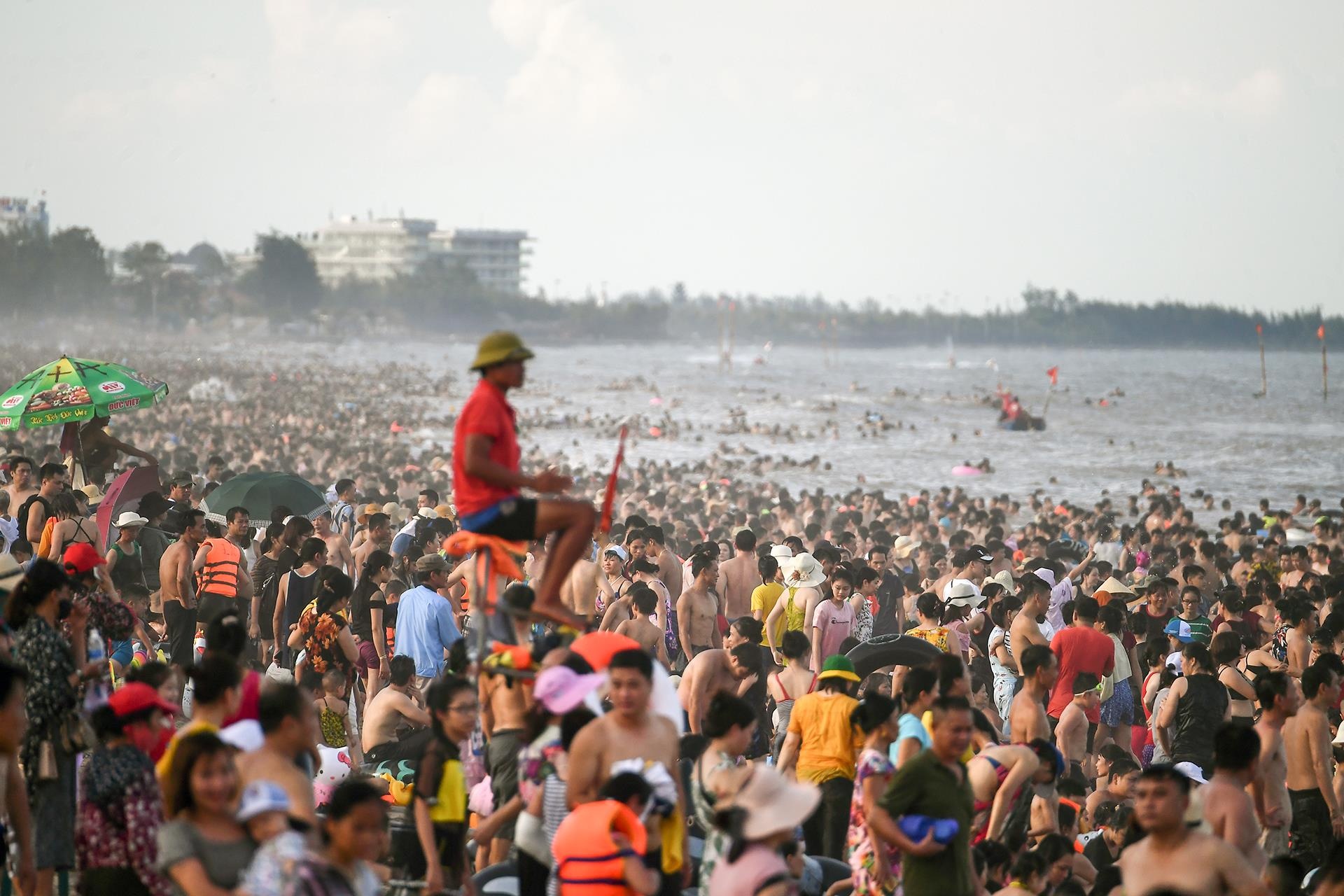 bien Sam Son dong nghet nguoi anh 5