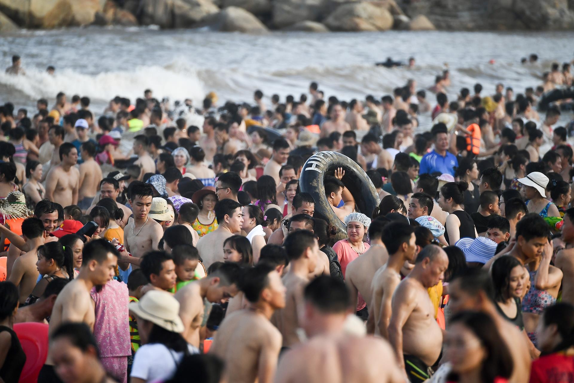 bien Sam Son dong nghet nguoi anh 6