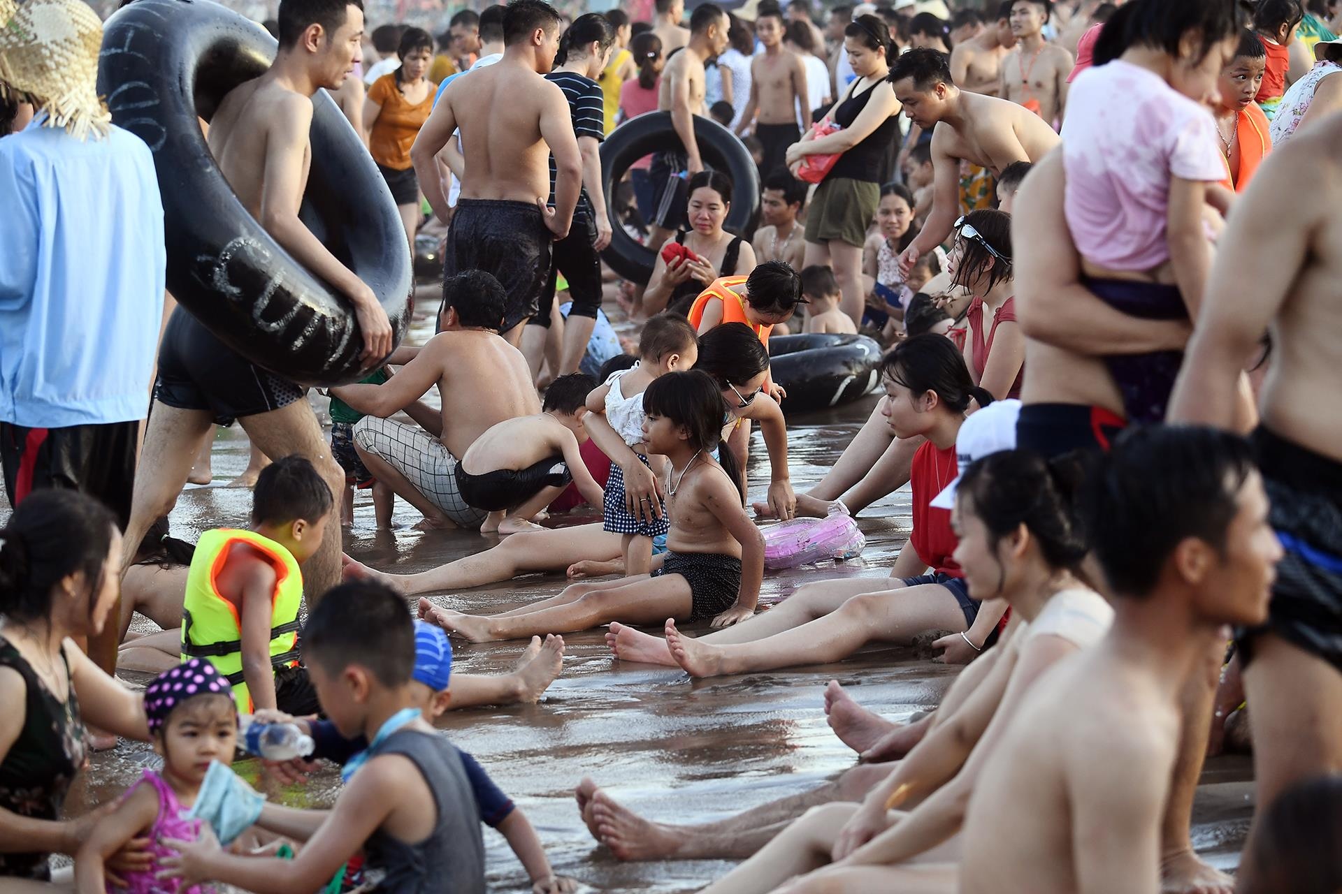 bien Sam Son dong nghet nguoi anh 13