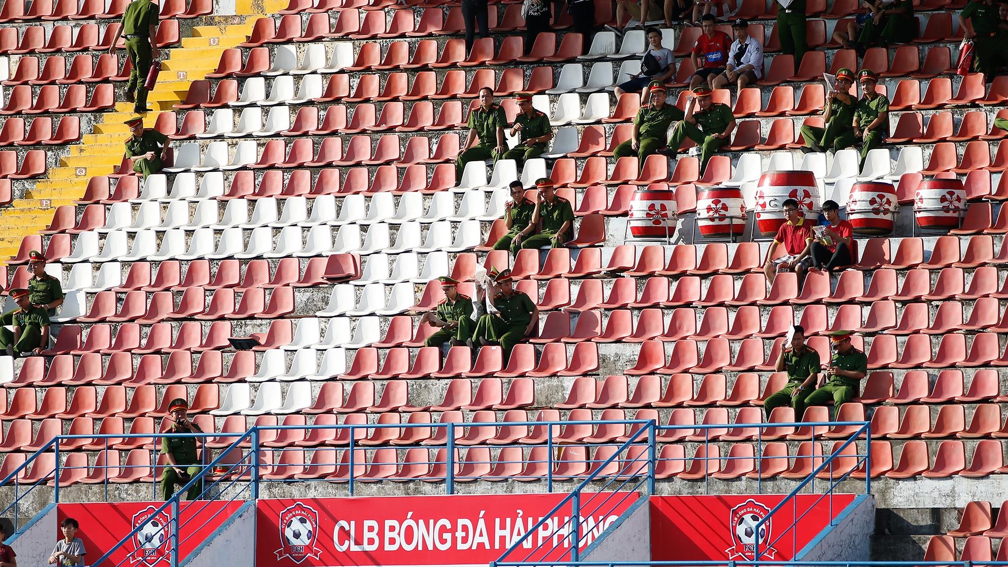 giai bong da V-league quoc gia anh 2