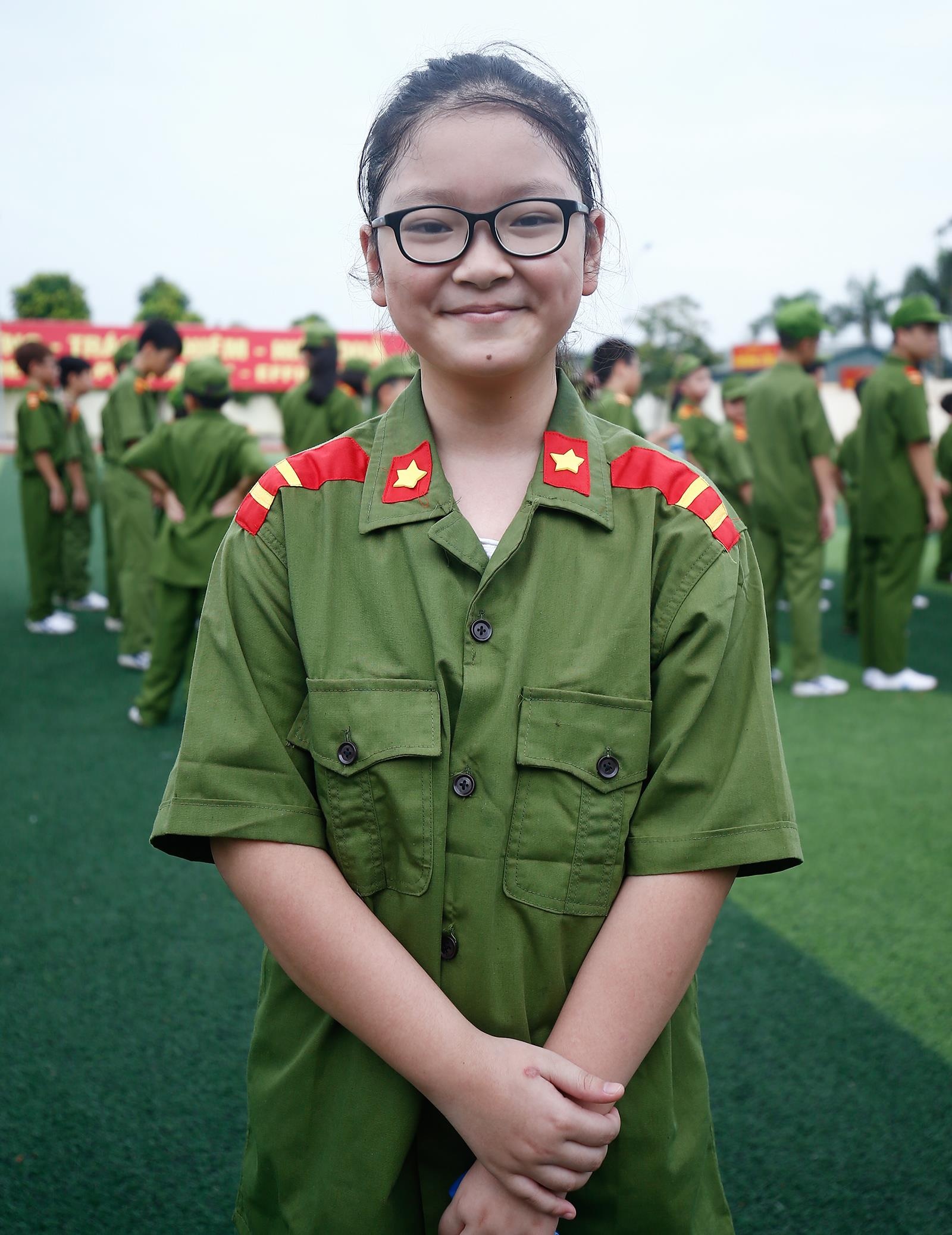 hoc sinh nhi tap lam canh sat anh 12