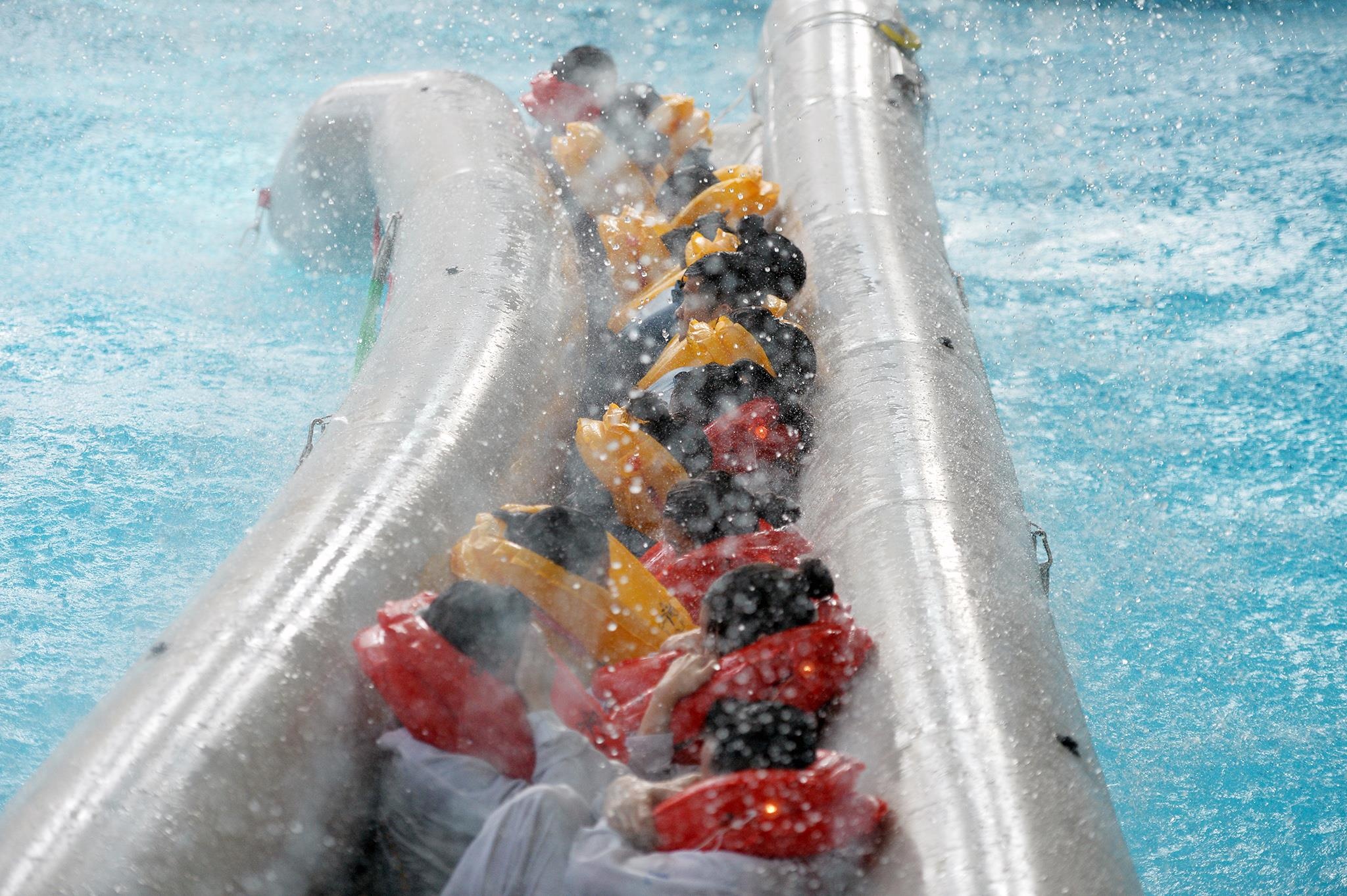 phii cong,  tiep vien hang khong tap luyen tinh huong khan cap anh 8