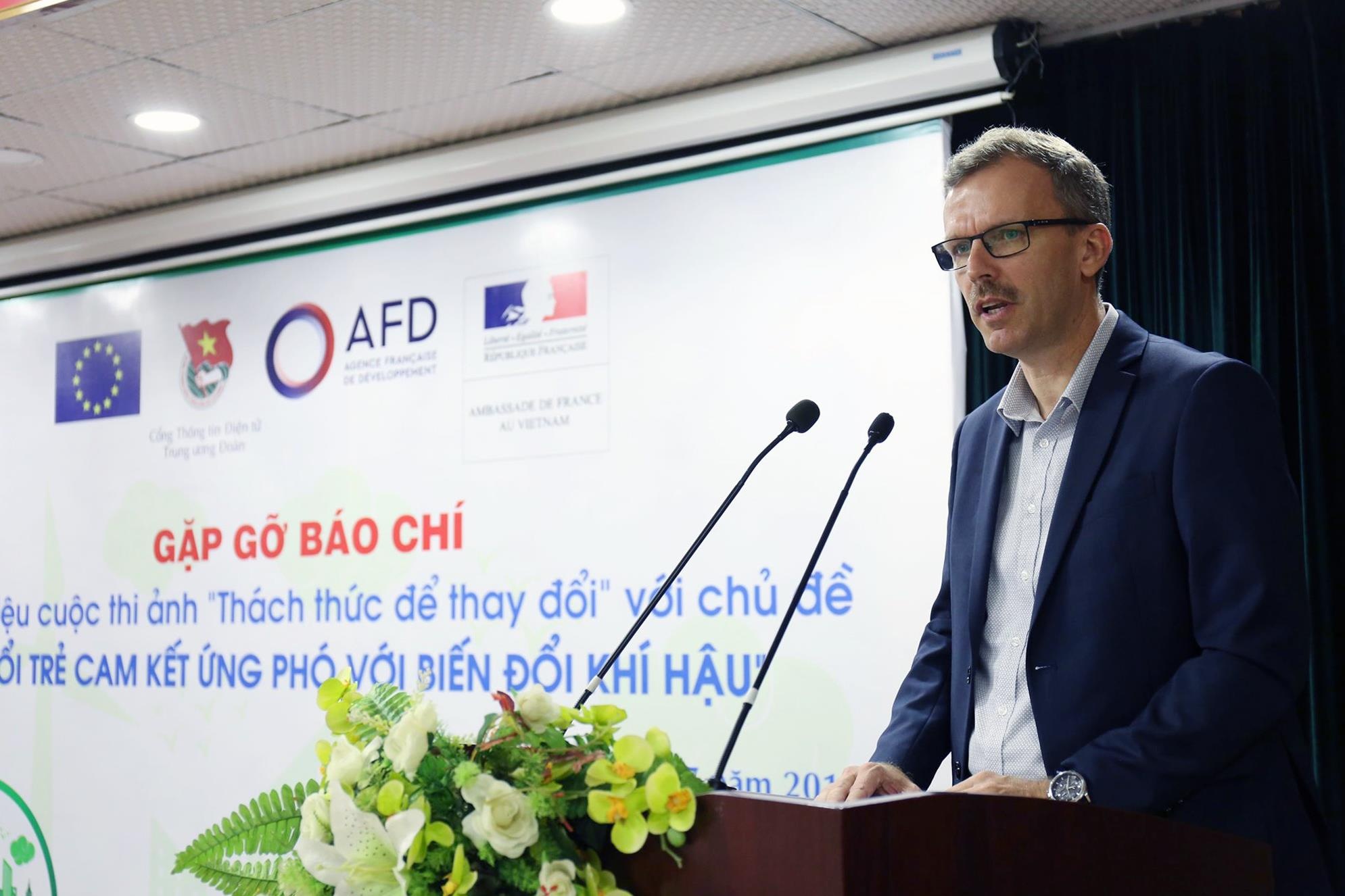 Gioi tre co co hoi tham du cuoc thi anh ung pho voi bien doi khi hau hinh anh