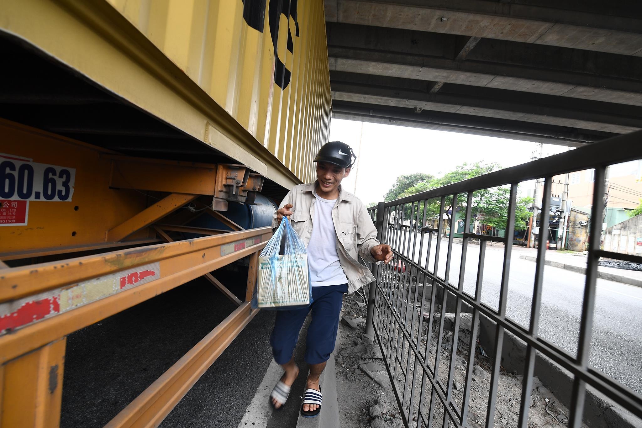 xe cho container tren duong Nguyen Van Linh o Hai Phong anh 15