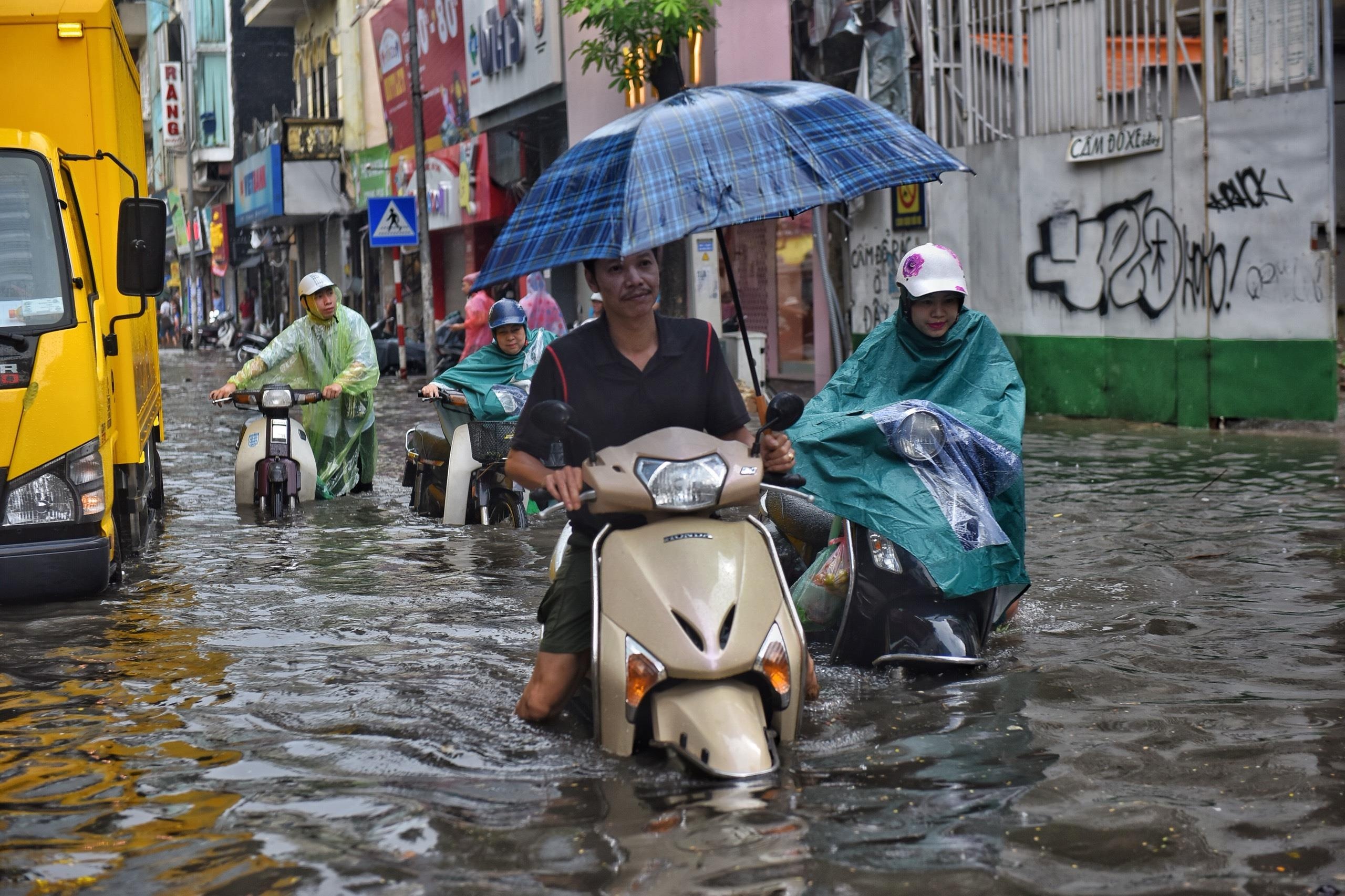 mua ngap o Ha Noi anh 1