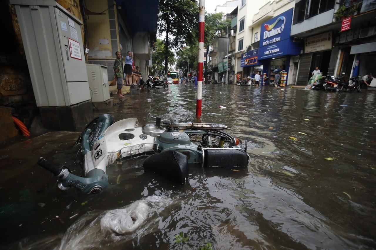 mua ngap o Ha Noi anh 17