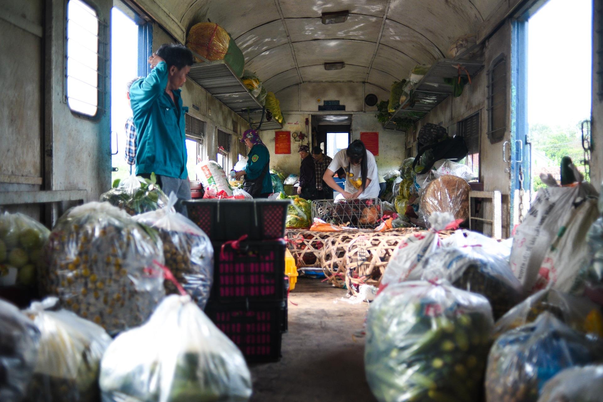 chuyến tàu vắng khách nhất cả nước Hà Nội Quảng Ninh ảnh 11 chuyen tau vang khach nhat ca nuoc Ha Noi Quang Ninh anh 11