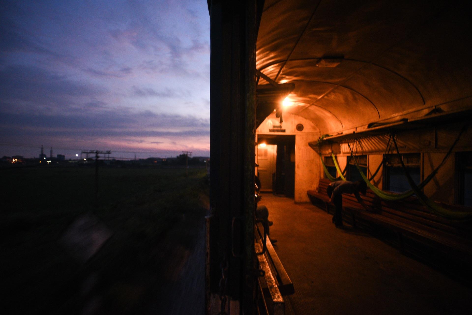 chuyến tàu vắng khách nhất cả nước Hà Nội Quảng Ninh ảnh 2 chuyen tau vang khach nhat ca nuoc Ha Noi Quang Ninh anh 2