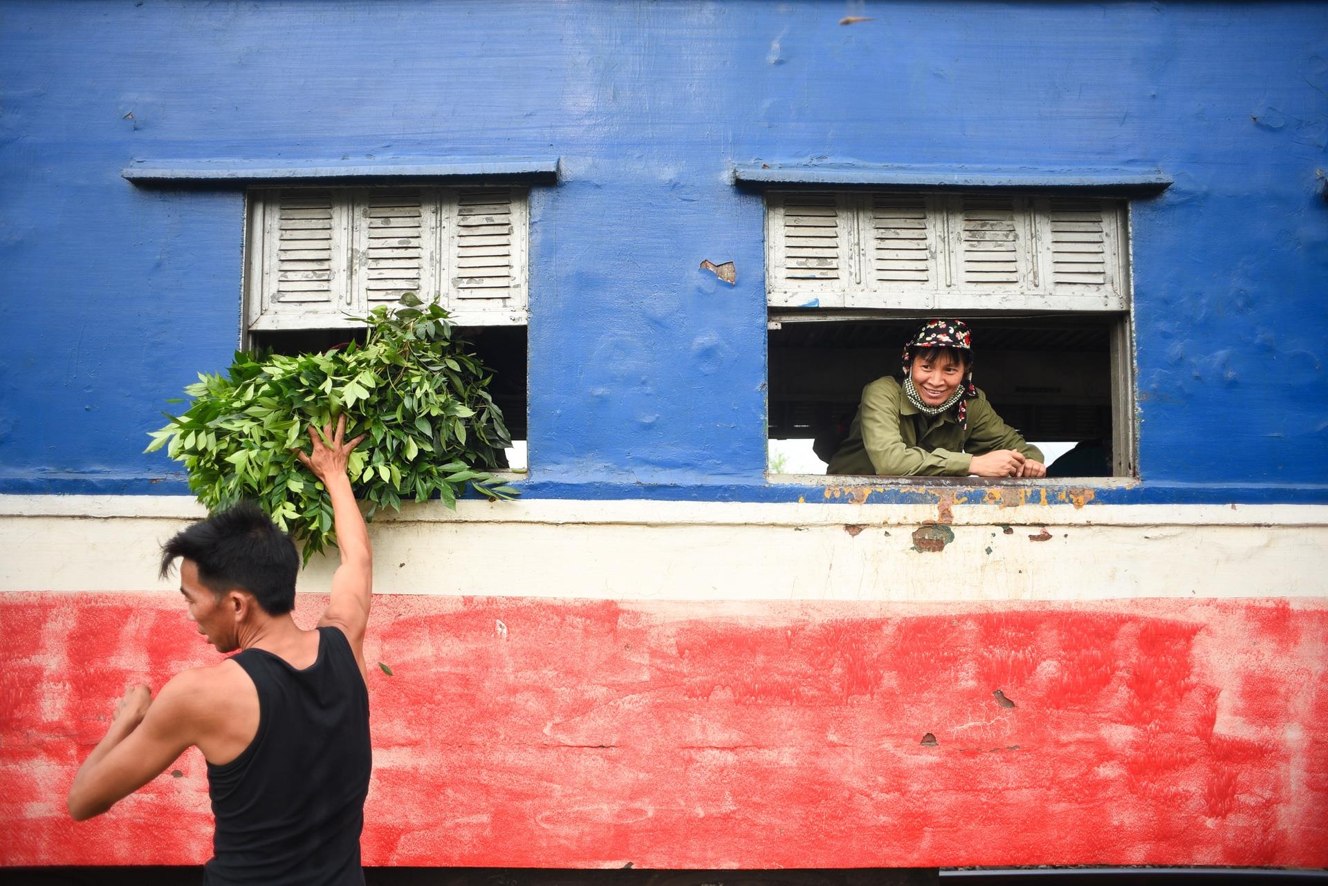 chuyến tàu vắng khách nhất cả nước Hà Nội Quảng Ninh ảnh 21 chuyen tau vang khach nhat ca nuoc Ha Noi Quang Ninh anh 21