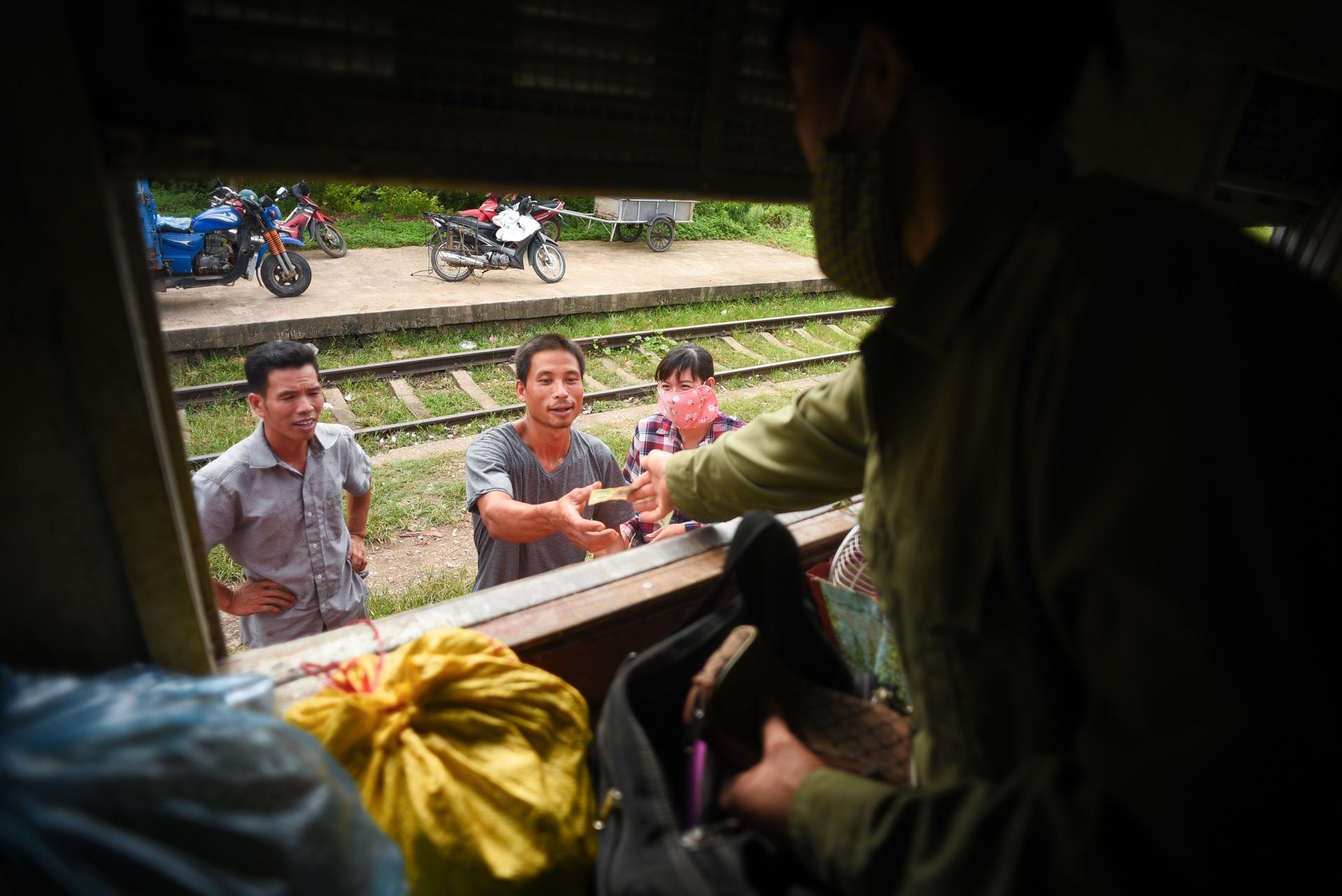 chuyến tàu vắng khách nhất cả nước Hà Nội Quảng Ninh ảnh 22 chuyen tau vang khach nhat ca nuoc Ha Noi Quang Ninh anh 22