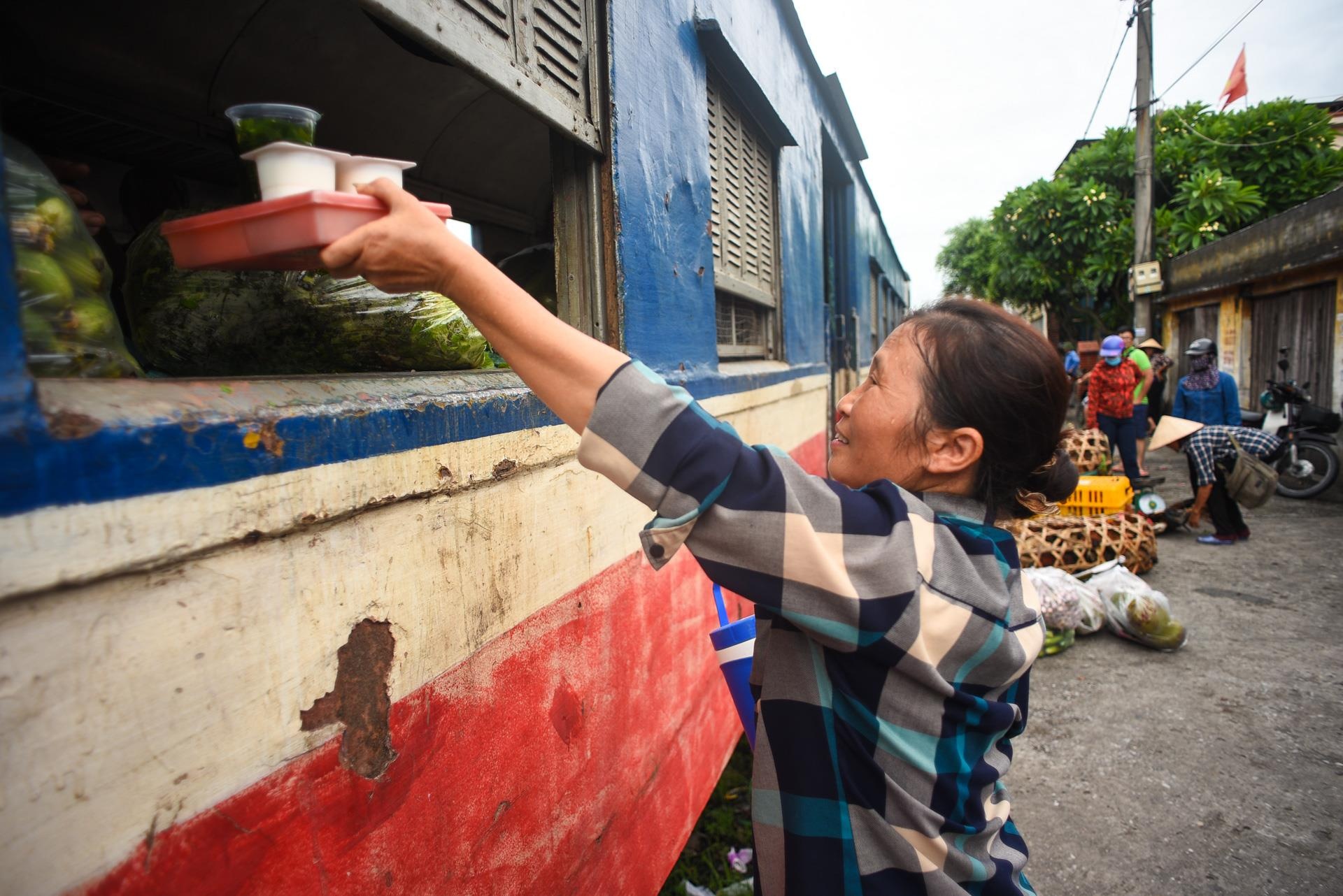 chuyến tàu vắng khách nhất cả nước Hà Nội Quảng Ninh ảnh 28 chuyen tau vang khach nhat ca nuoc Ha Noi Quang Ninh anh 28
