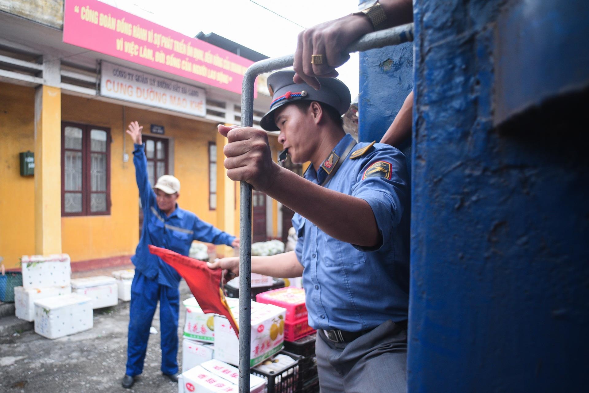 chuyến tàu vắng khách nhất cả nước Hà Nội Quảng Ninh ảnh 35 chuyen tau vang khach nhat ca nuoc Ha Noi Quang Ninh anh 35