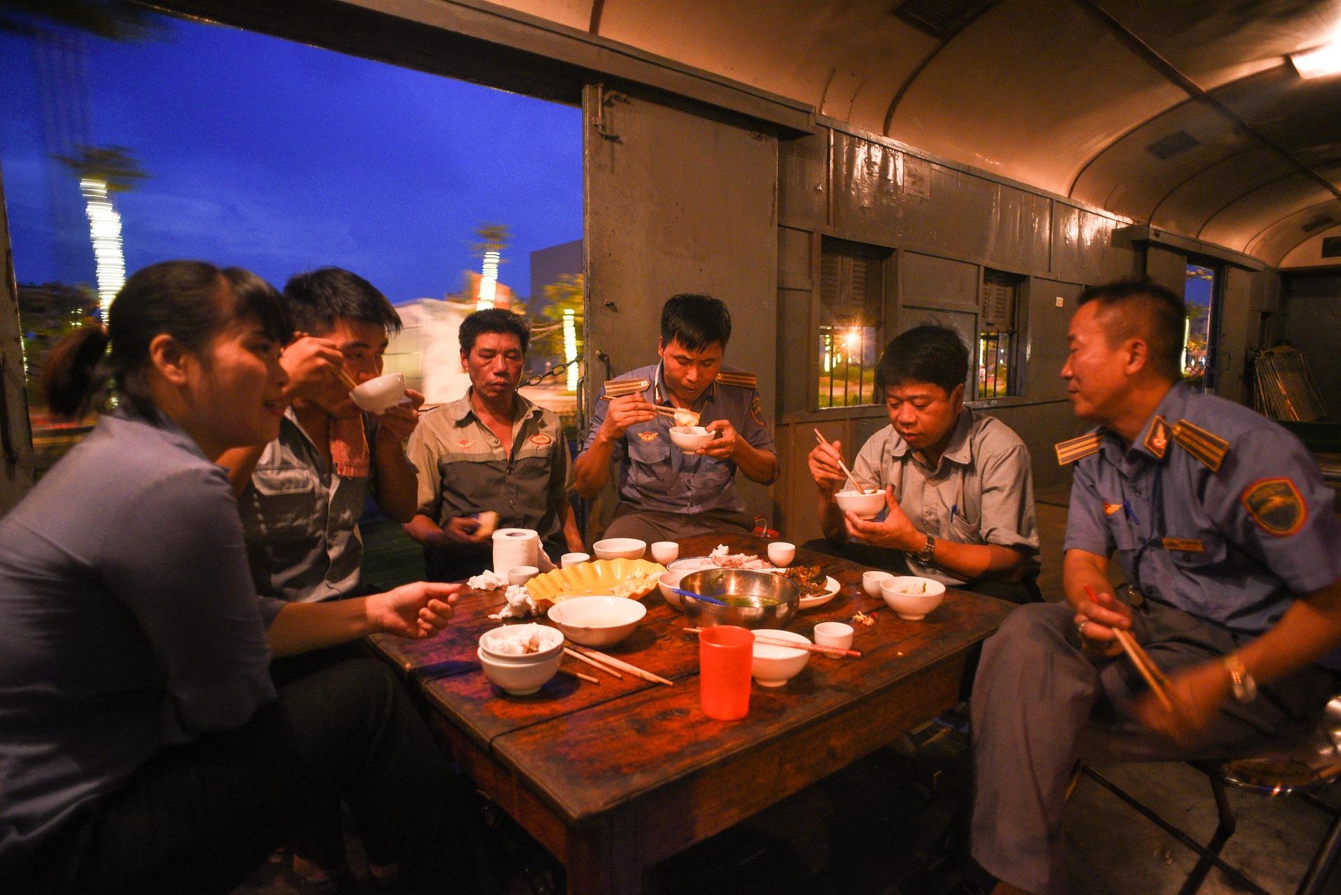 chuyến tàu vắng khách nhất cả nước Hà Nội Quảng Ninh ảnh 37 chuyen tau vang khach nhat ca nuoc Ha Noi Quang Ninh anh 37