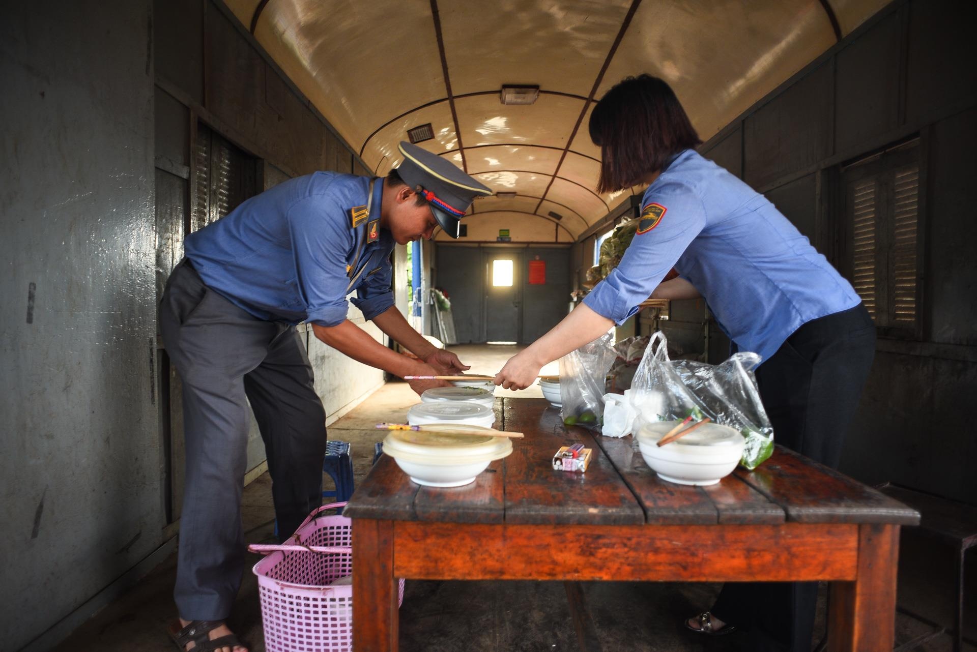 chuyến tàu vắng khách nhất cả nước Hà Nội Quảng Ninh ảnh 39 chuyen tau vang khach nhat ca nuoc Ha Noi Quang Ninh anh 39
