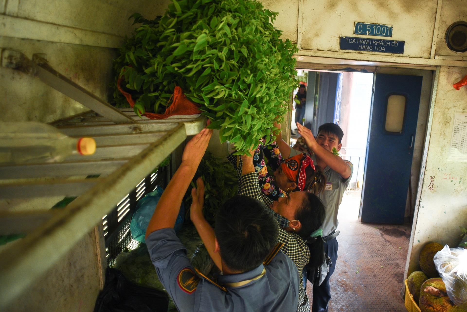 chuyến tàu vắng khách nhất cả nước Hà Nội Quảng Ninh ảnh 40 chuyen tau vang khach nhat ca nuoc Ha Noi Quang Ninh anh 40