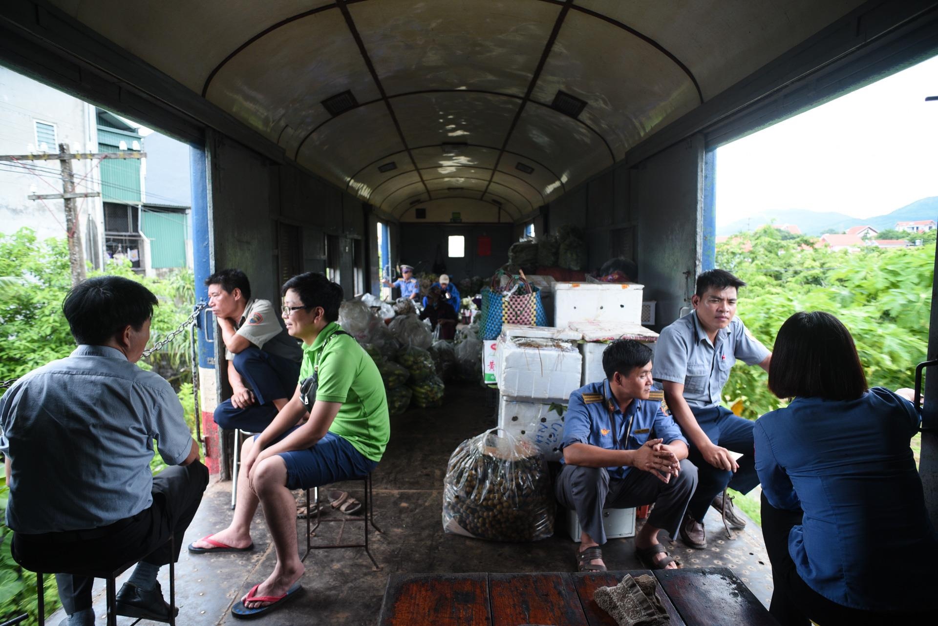 chuyến tàu vắng khách nhất cả nước Hà Nội Quảng Ninh ảnh 6 chuyen tau vang khach nhat ca nuoc Ha Noi Quang Ninh anh 6