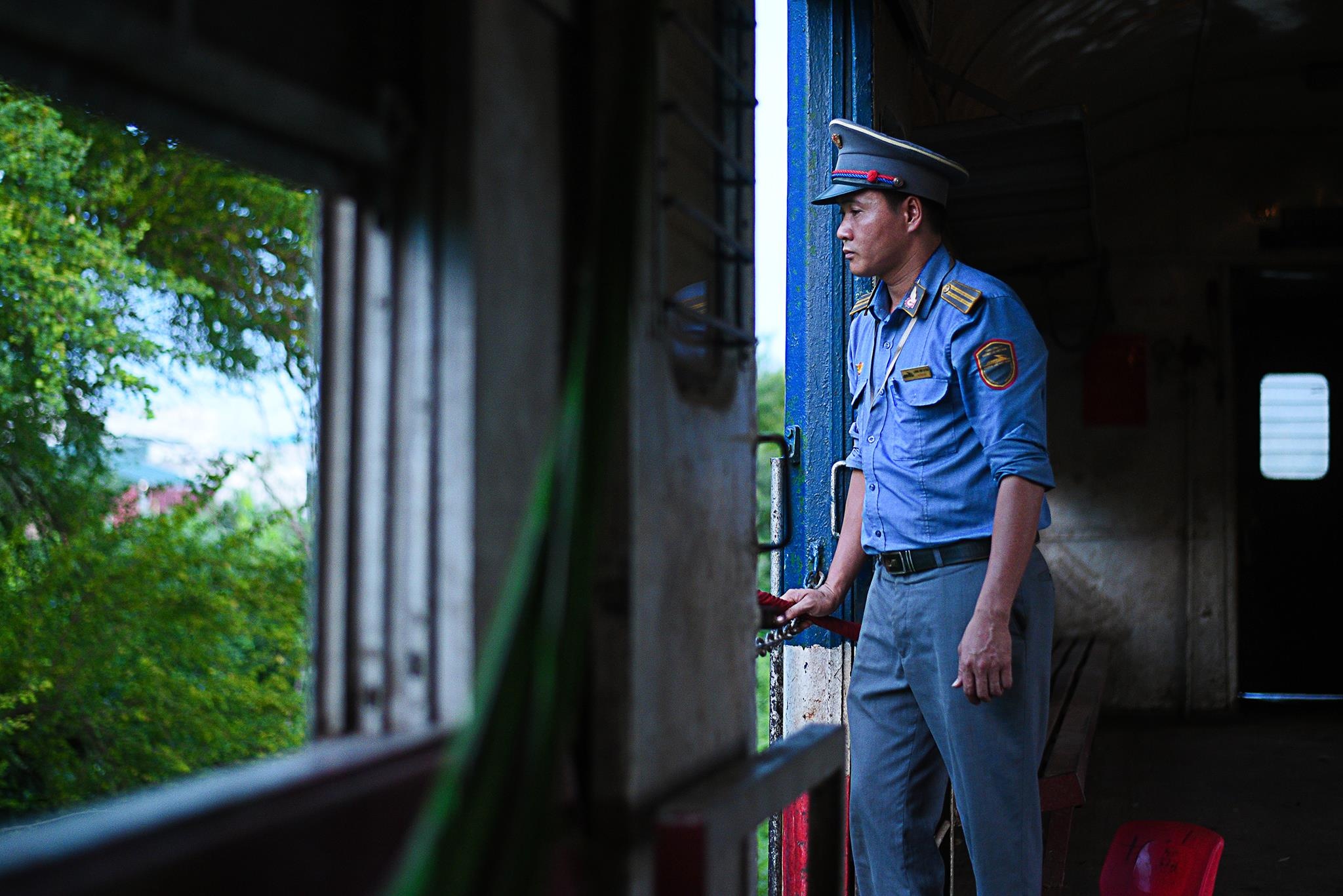 chuyến tàu vắng khách nhất cả nước Hà Nội Quảng Ninh ảnh 1 chuyen tau vang khach nhat ca nuoc Ha Noi Quang Ninh anh 1