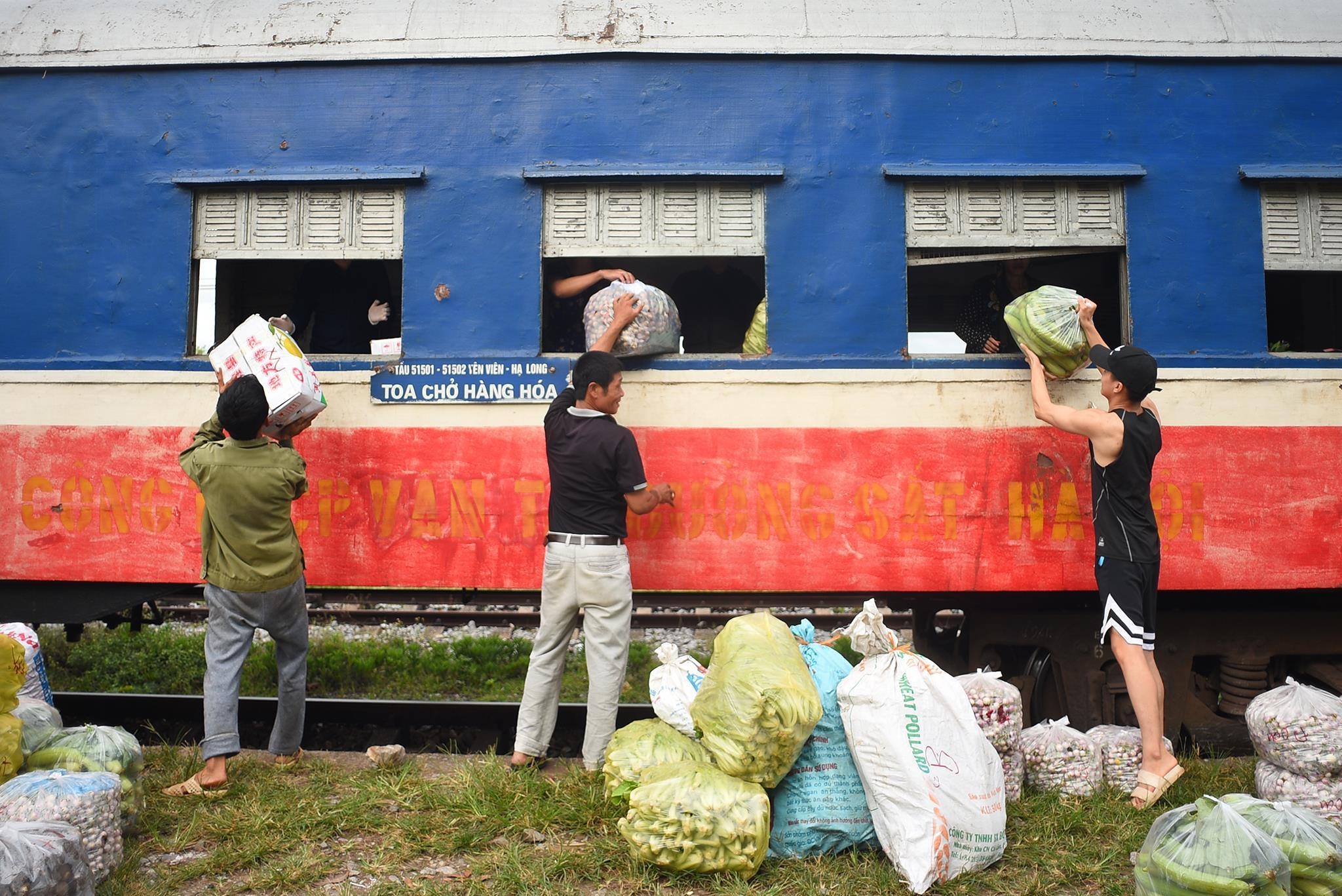 chuyến tàu vắng khách nhất cả nước Hà Nội Quảng Ninh ảnh 9 chuyen tau vang khach nhat ca nuoc Ha Noi Quang Ninh anh 9