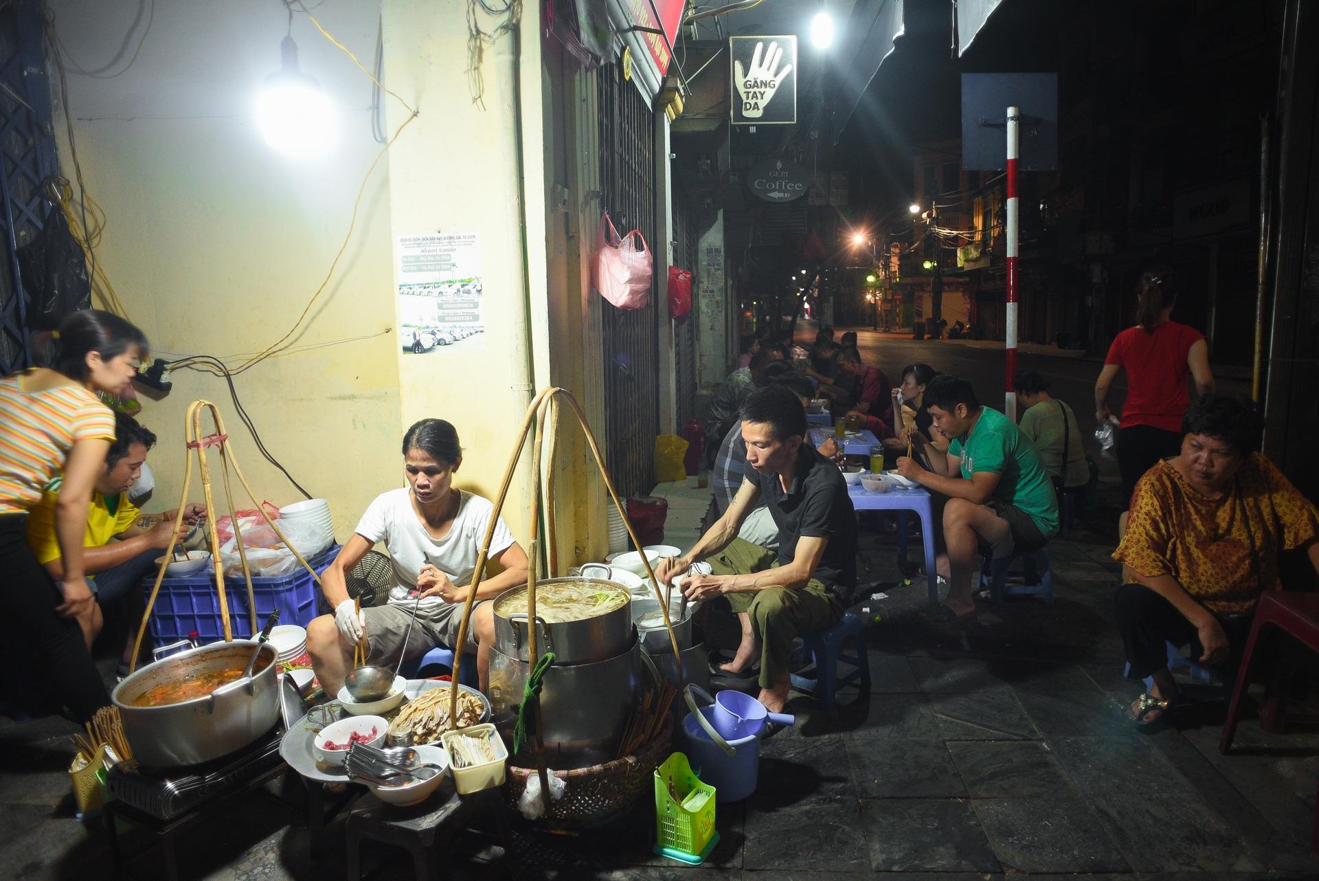 pho ganh ban dem duy nhat Ha Noi anh 2