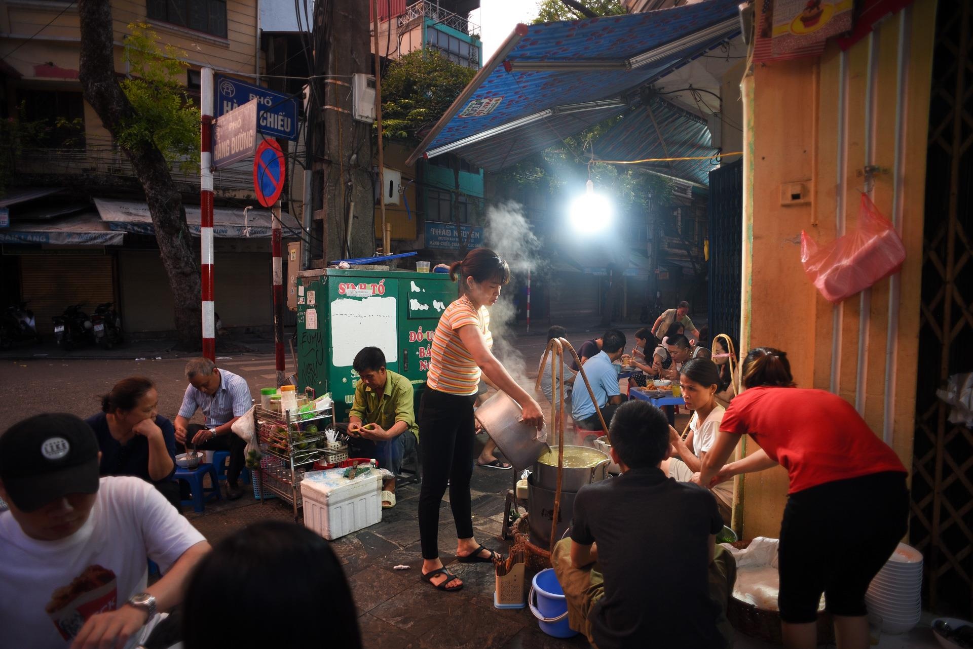 pho ganh ban dem duy nhat Ha Noi anh 4